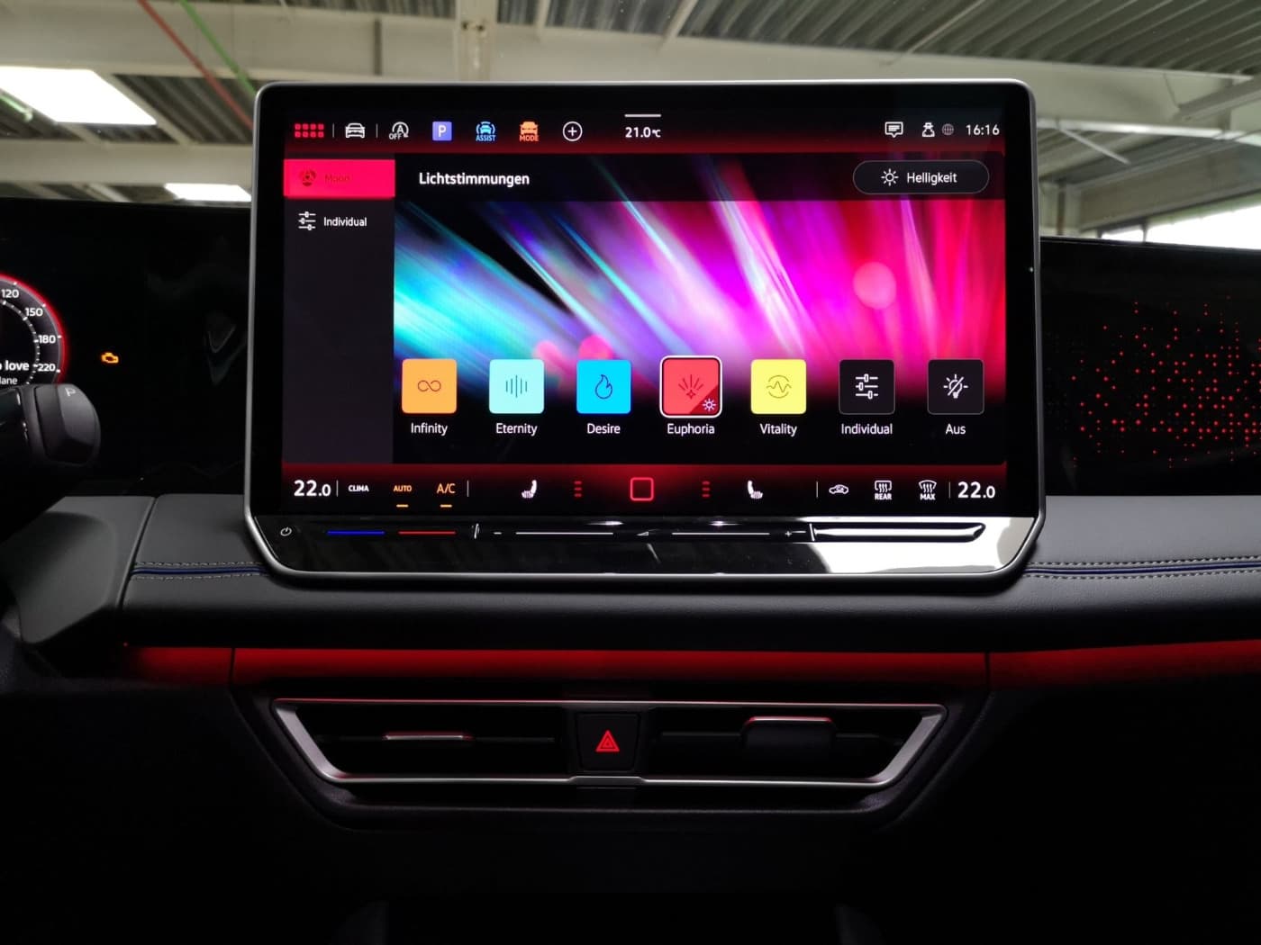 Volkswagen Tiguan R-Line 2.0 l TDI 4MOTION DSG Bild 21