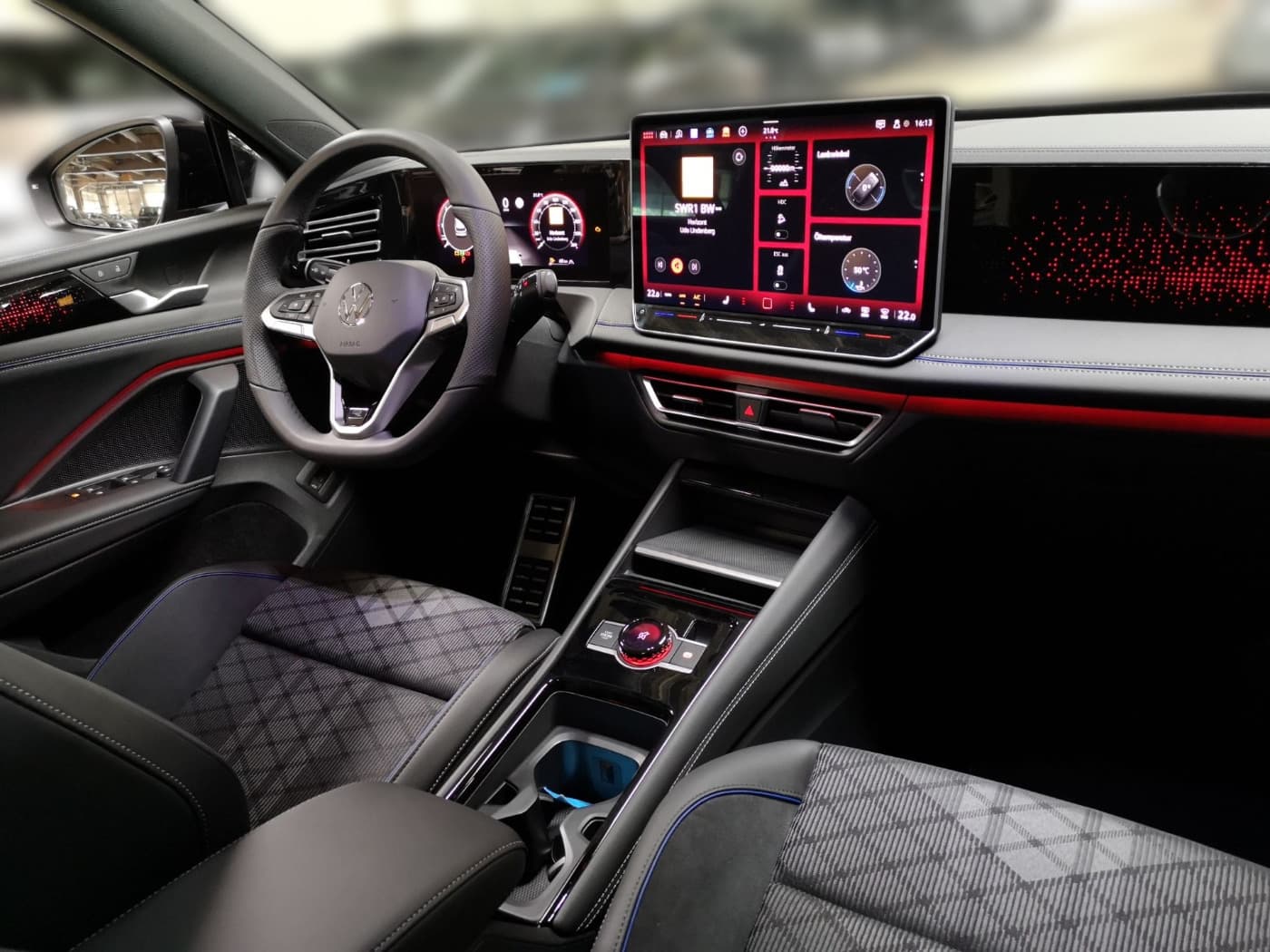 Volkswagen Tiguan R-Line 2.0 l TDI 4MOTION DSG Bild 9