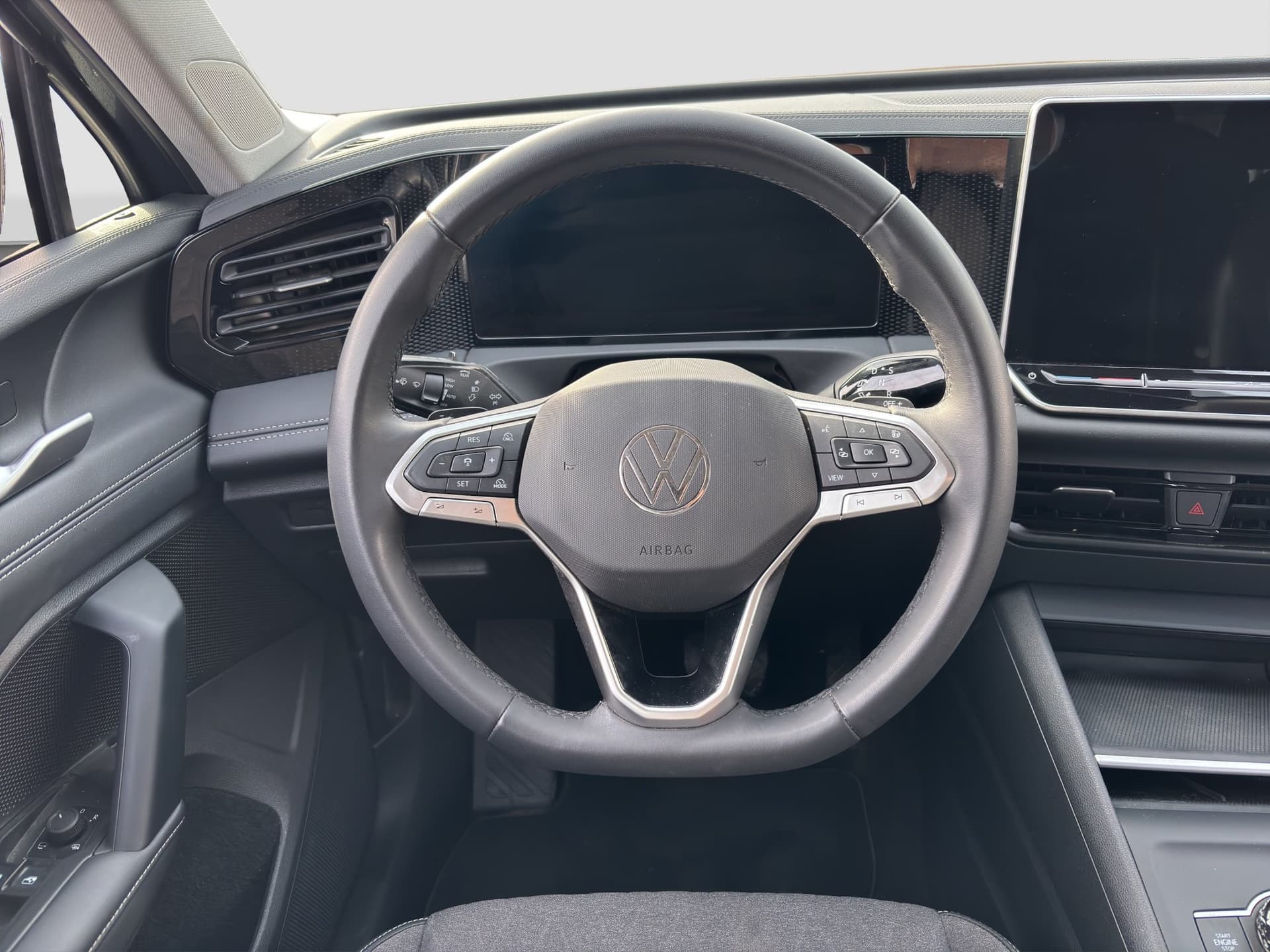 Volkswagen Tiguan Life 2.0 TDI DSG 193 PS AHK ACC Kamera Bild 10