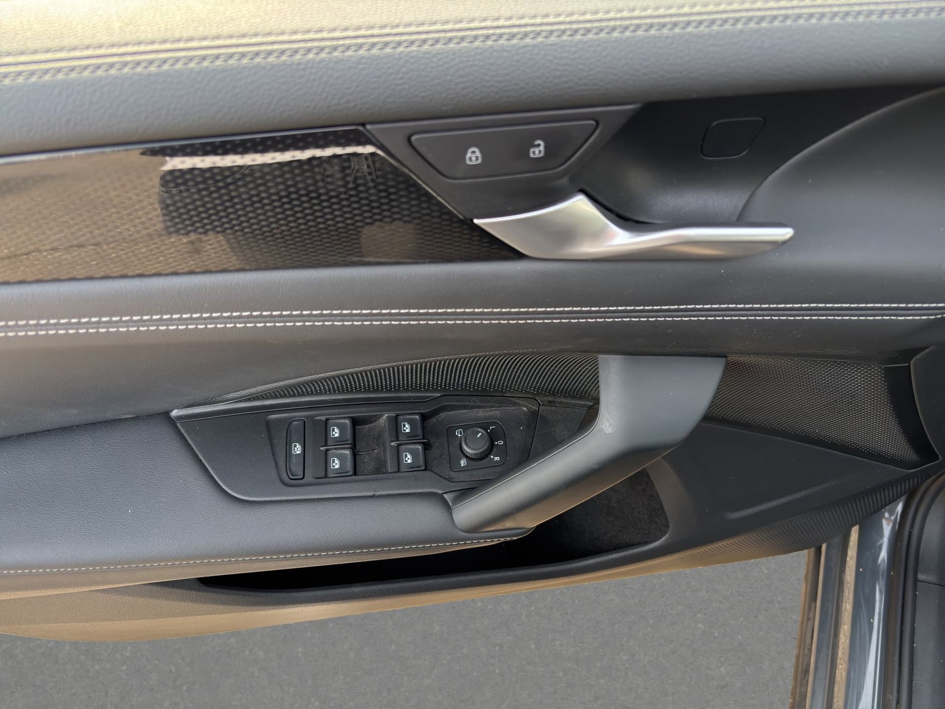 Volkswagen Tiguan Life 2.0 TDI DSG 193 PS AHK ACC Kamera Bild 16