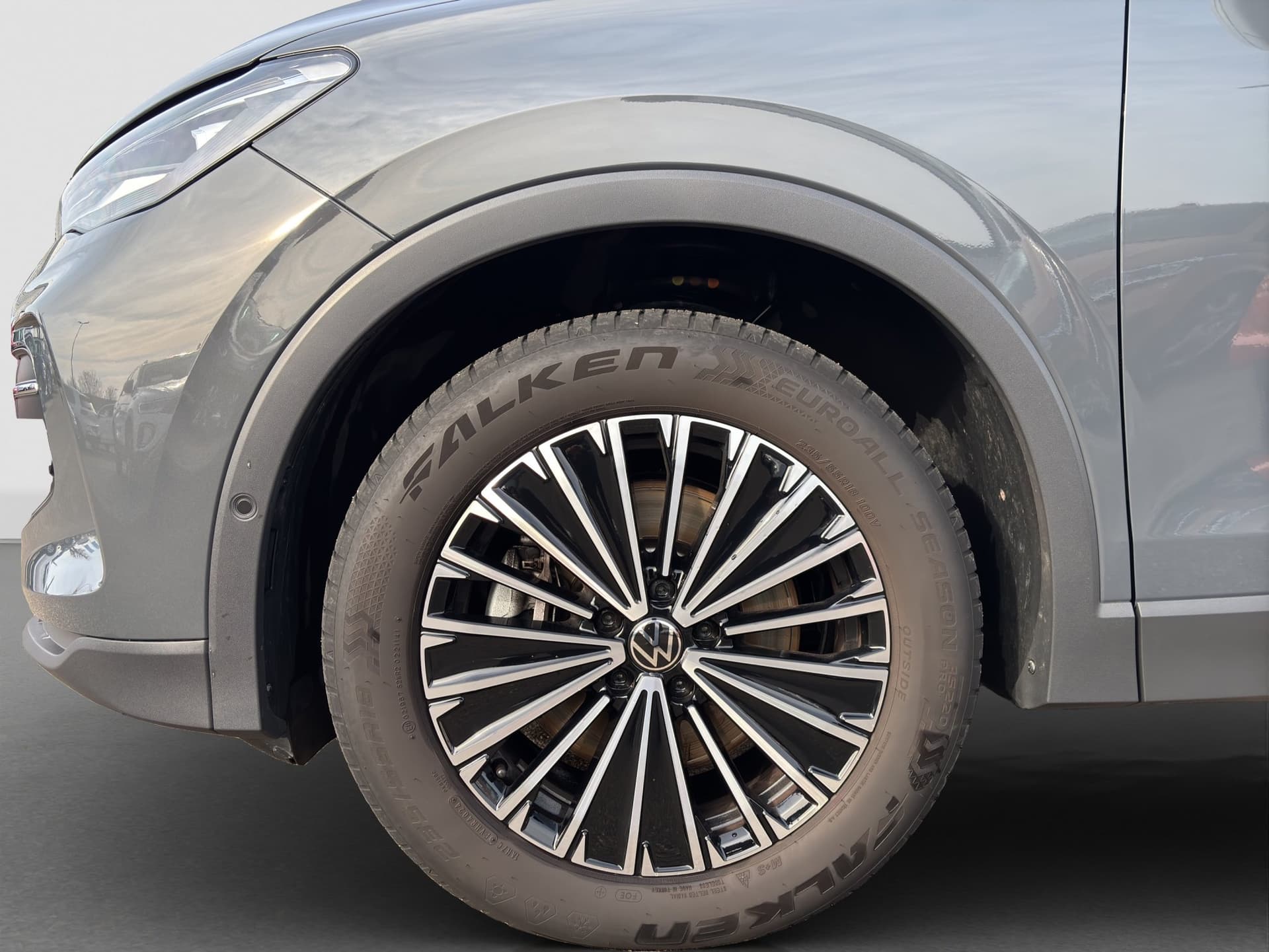 Volkswagen Tiguan Life 2.0 TDI DSG 193 PS AHK ACC Kamera Bild 18