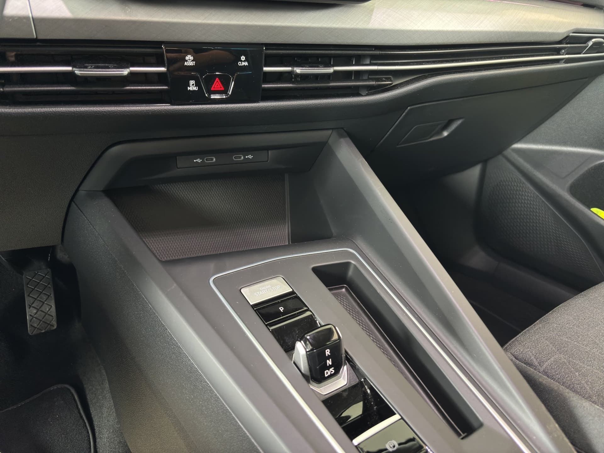 Volkswagen Golf Life 1.5 eTSI 115 PS Automatik Anhängerkupplung App-Connect Bild 12