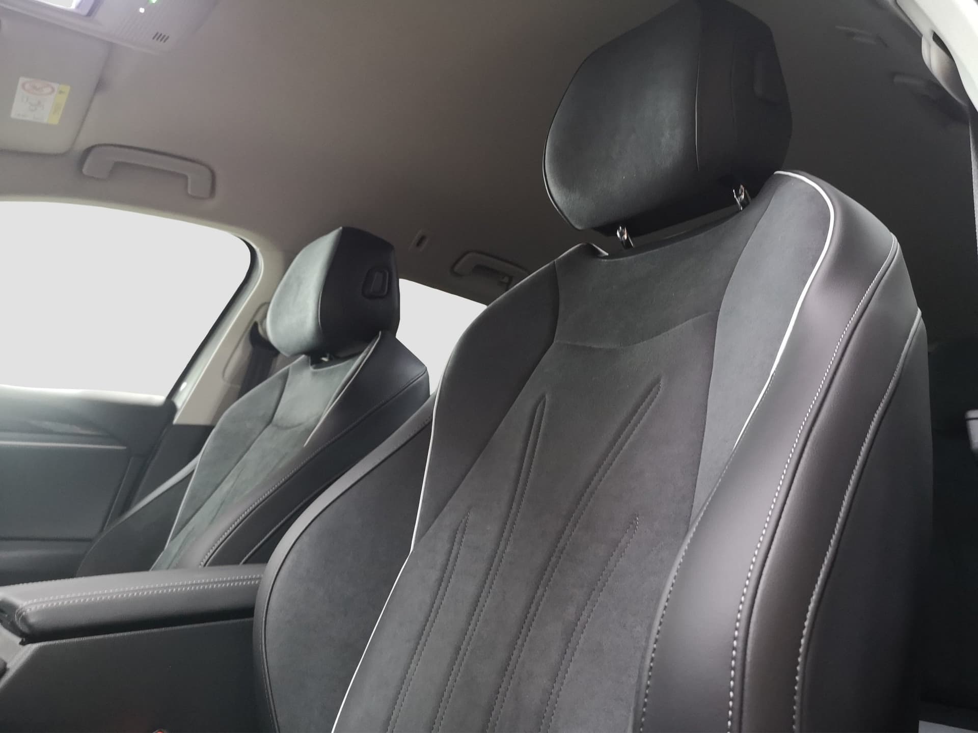 Volkswagen Passat Business 2.0 TDI 150 PS DSG AHK NAVI ACC Bild 16