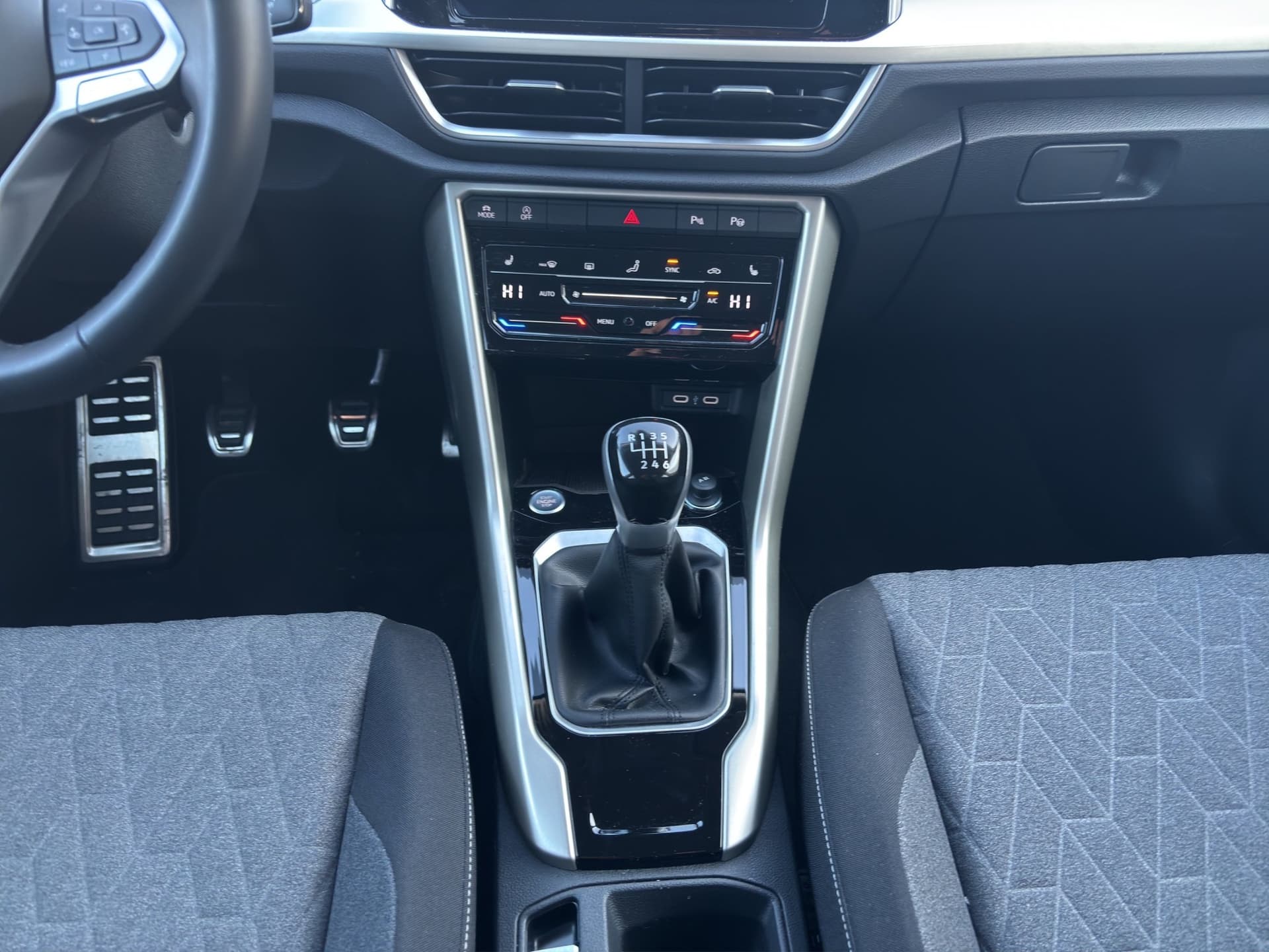 Volkswagen T-Roc MOVE 1.5 TSI 150 PS ACC NAVI Kamera Bild 12