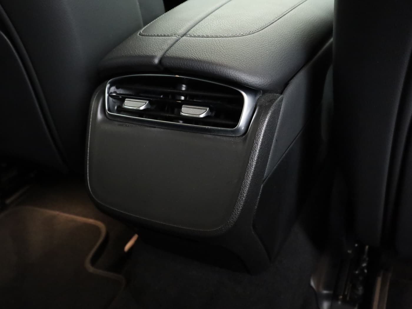 Mercedes-Benz EQE 350 Bild 23