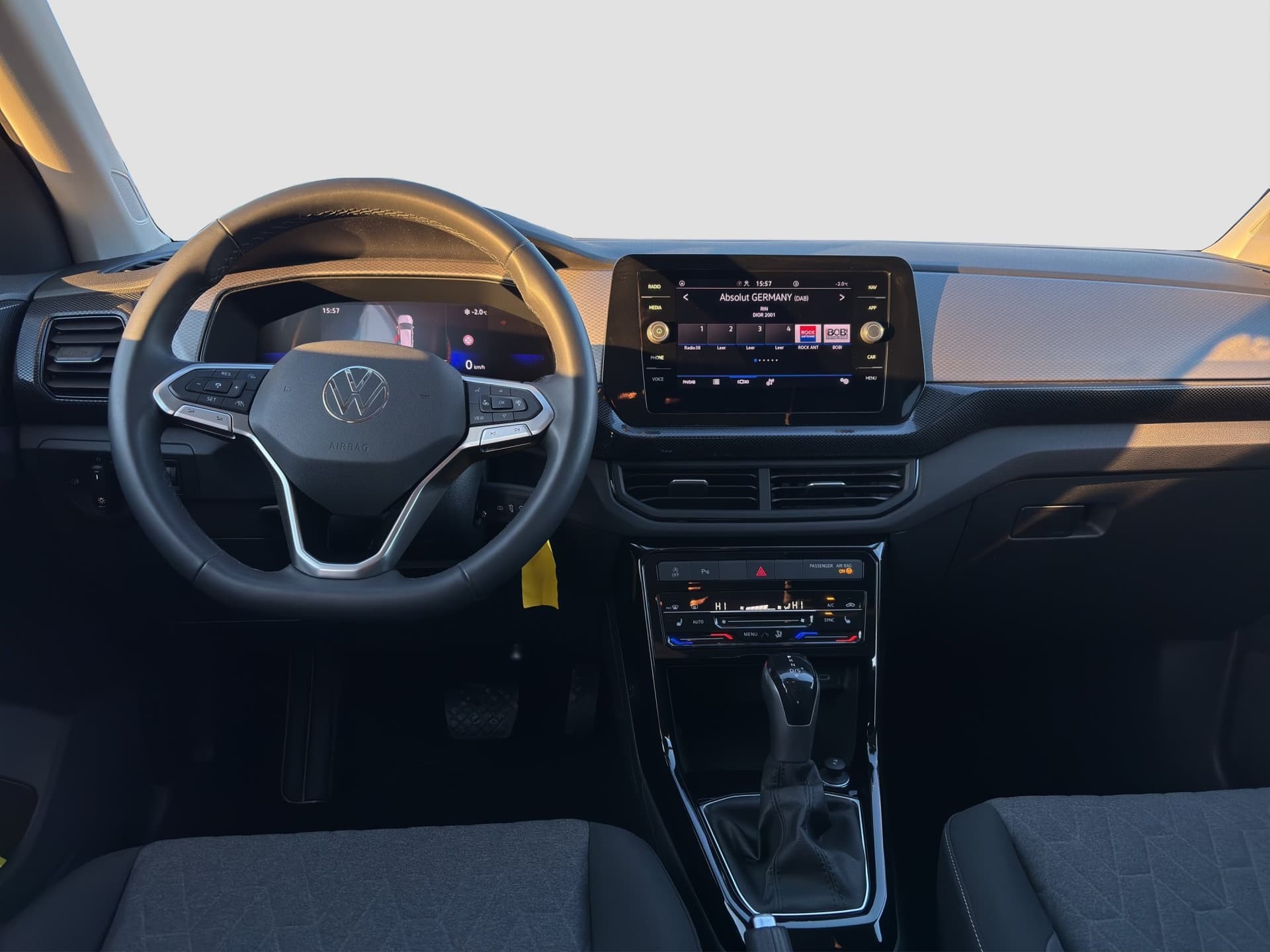 Volkswagen T-CROSS Life 1.5 TSI 150 PS DSG Navi ACC Kamera Bild 9