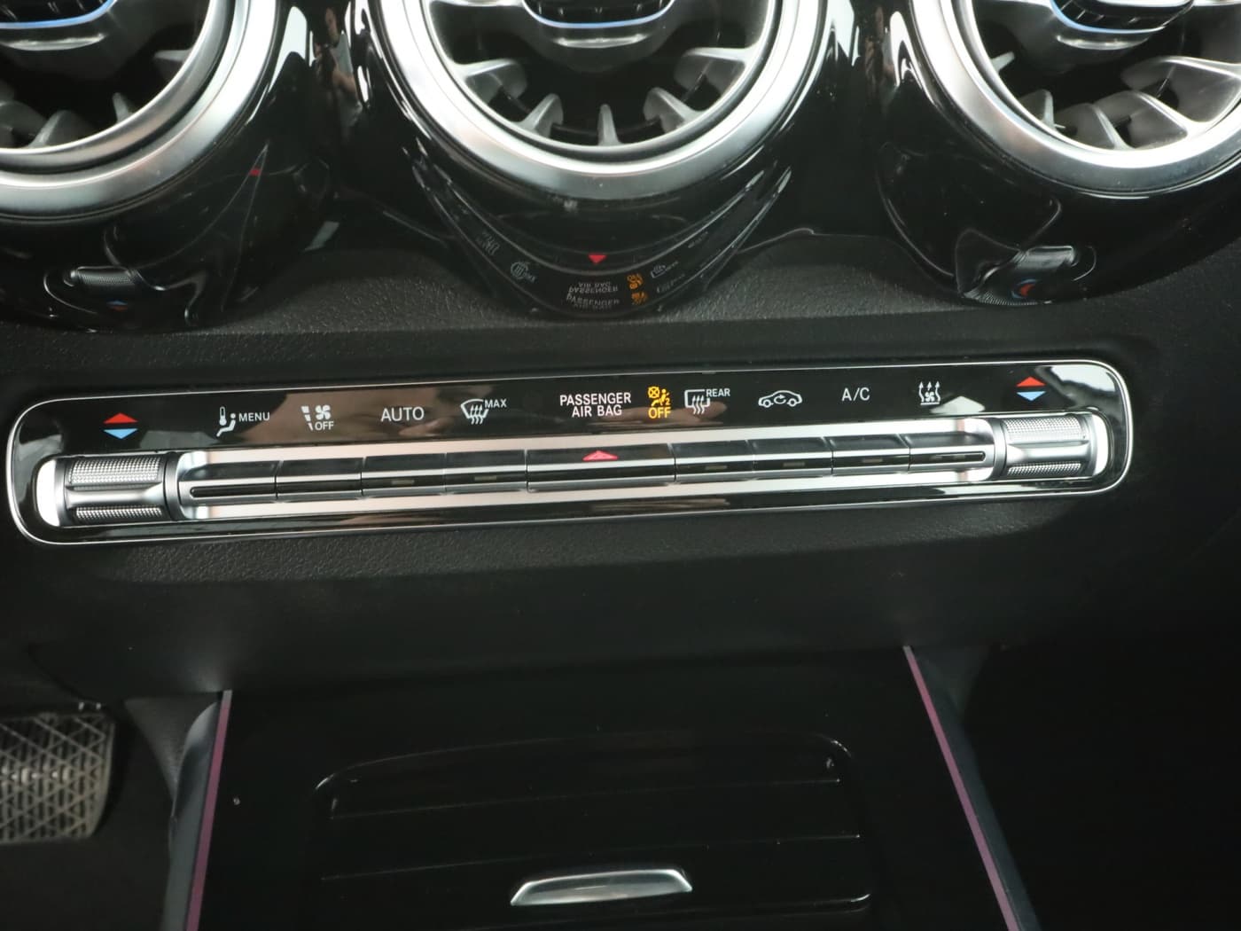 Mercedes-Benz EQB 300 4M Bild 14