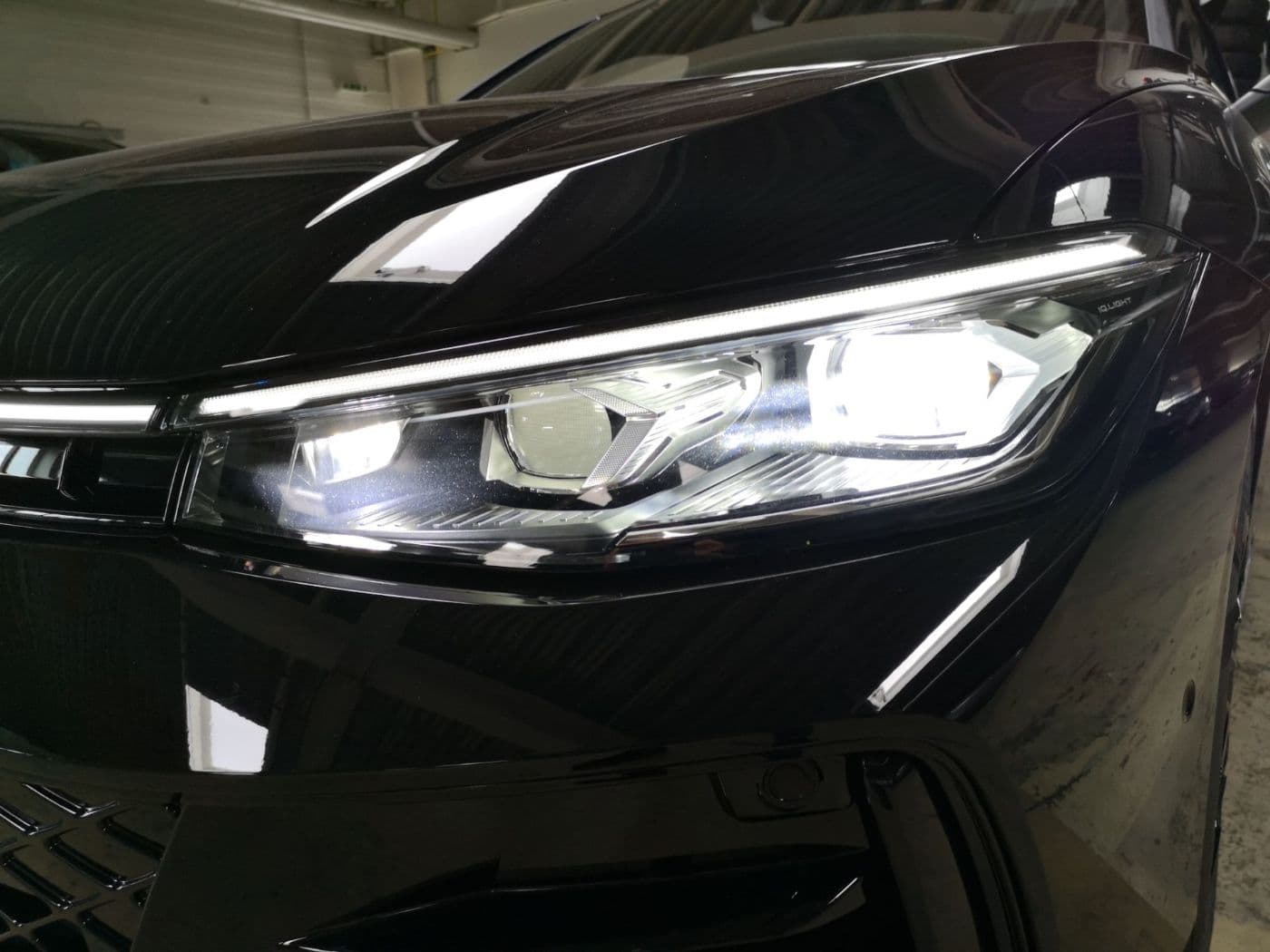 Volkswagen Passat R-Line 1.5 l eHybrid OPF / 85 KW (115 PS) 6-Gang-Doppelkupplungsgetriebe DSG Bild 16