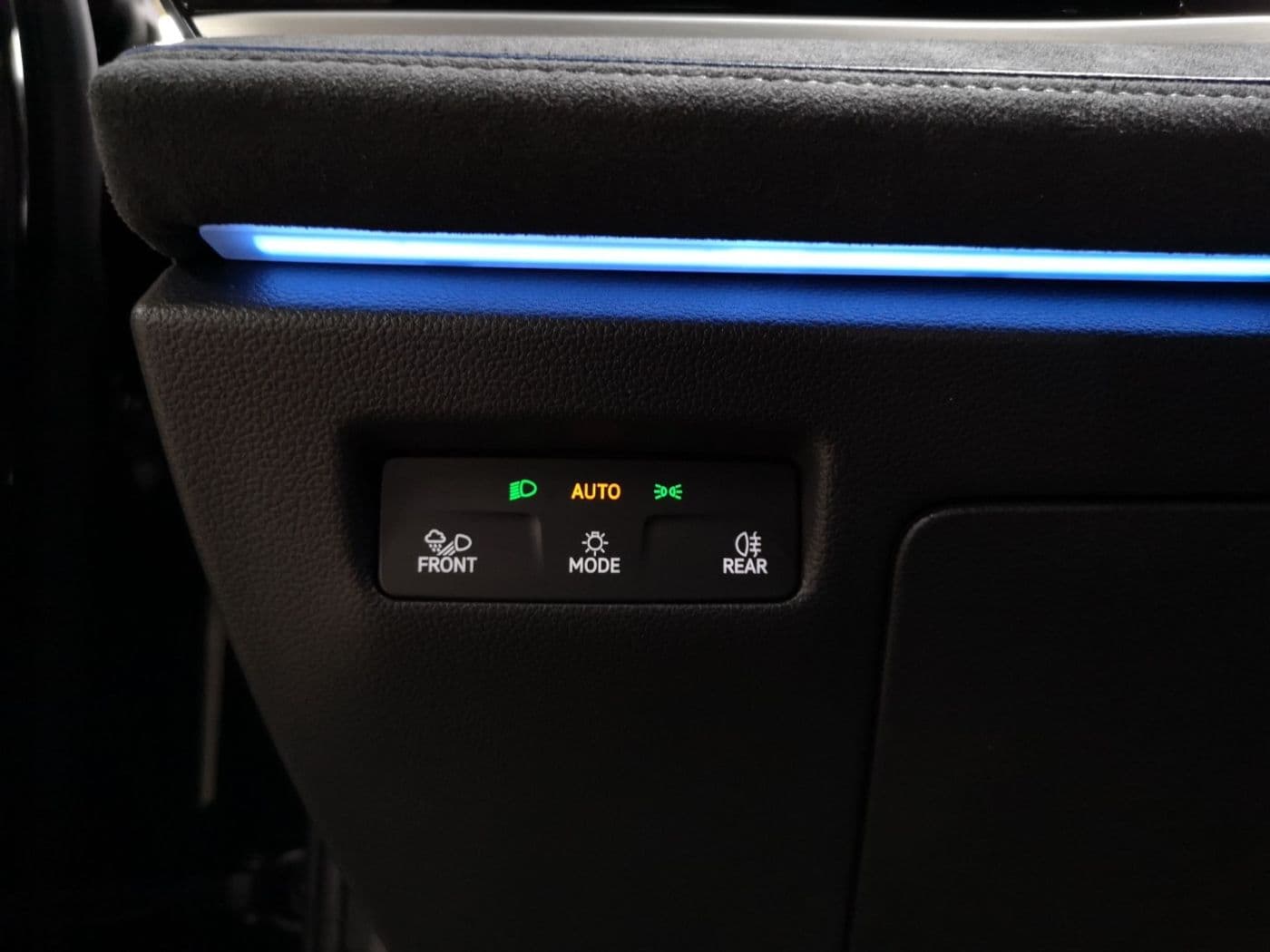 Volkswagen Passat R-Line 1.5 l eHybrid OPF / 85 KW (115 PS) 6-Gang-Doppelkupplungsgetriebe DSG Bild 24