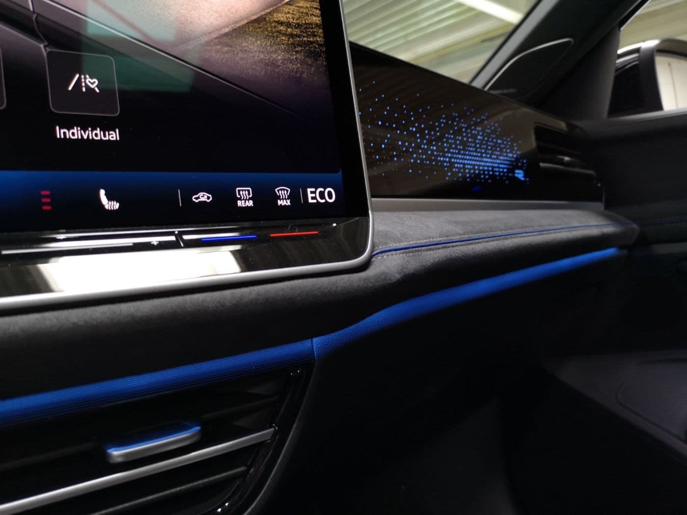 Volkswagen Passat R-Line 1.5 l eHybrid OPF / 85 KW (115 PS) 6-Gang-Doppelkupplungsgetriebe DSG Bild 25