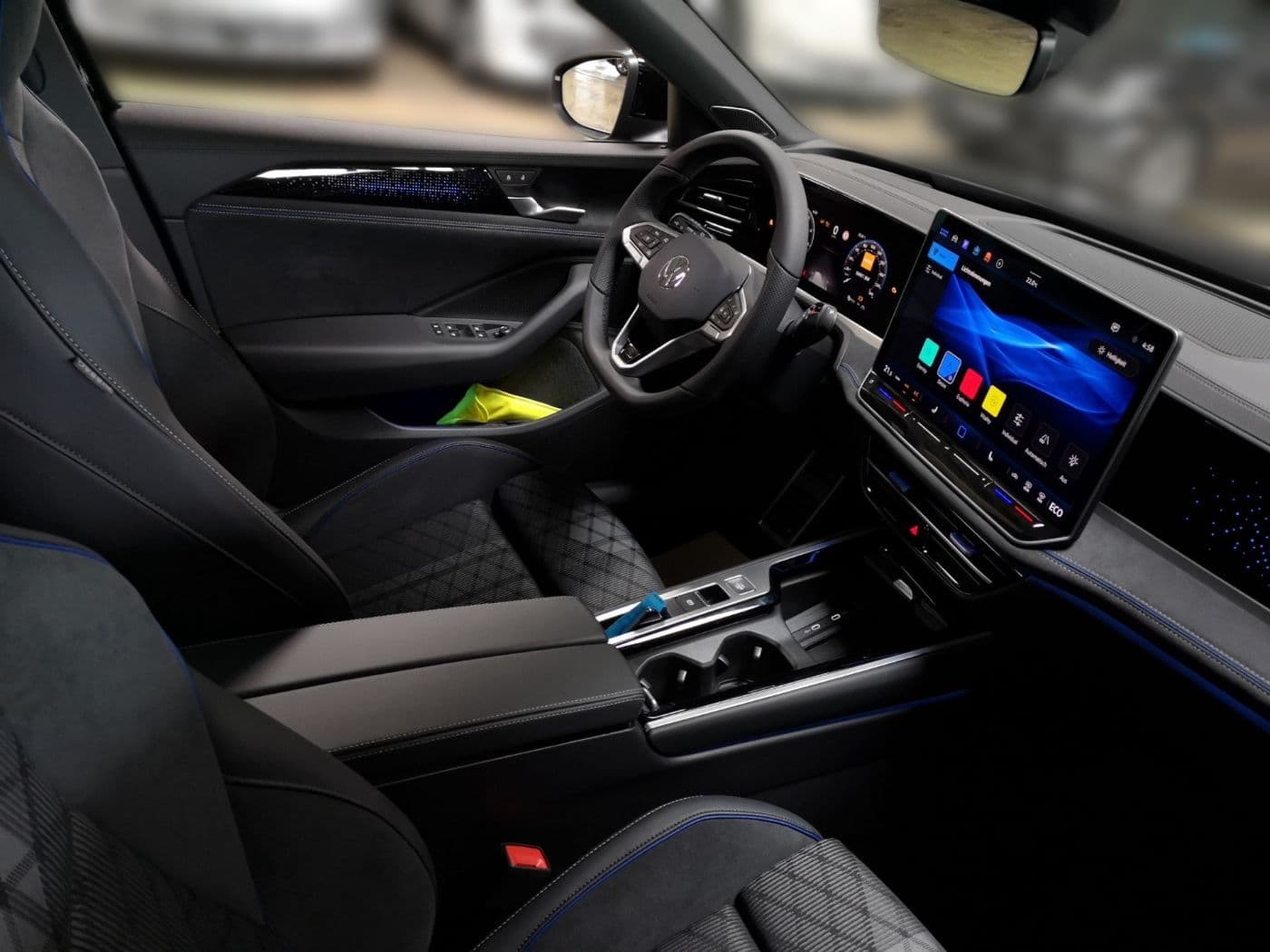 Volkswagen Passat R-Line 1.5 l eHybrid OPF / 85 KW (115 PS) 6-Gang-Doppelkupplungsgetriebe DSG Bild 8
