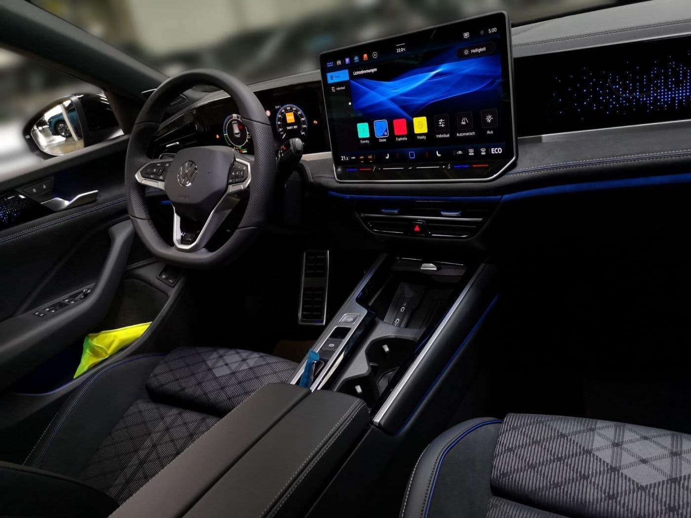 Volkswagen Passat R-Line 1.5 l eHybrid OPF / 85 KW (115 PS) 6-Gang-Doppelkupplungsgetriebe DSG Bild 9