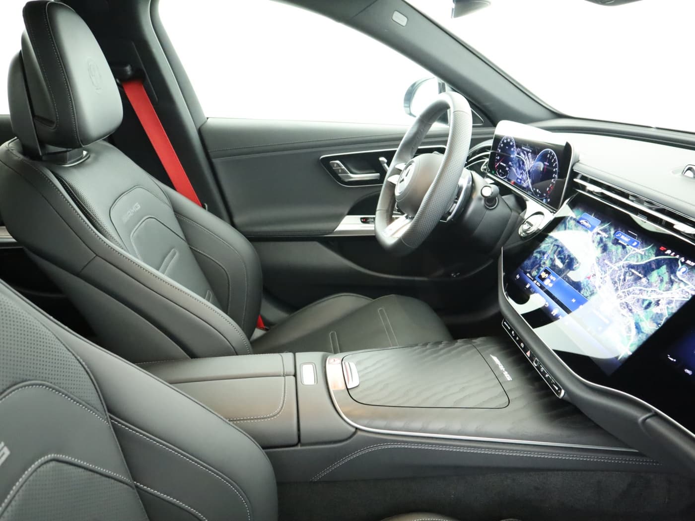 Mercedes-Benz AMG E 53 Hybrid 4MATIC+ Limousine Bild 17