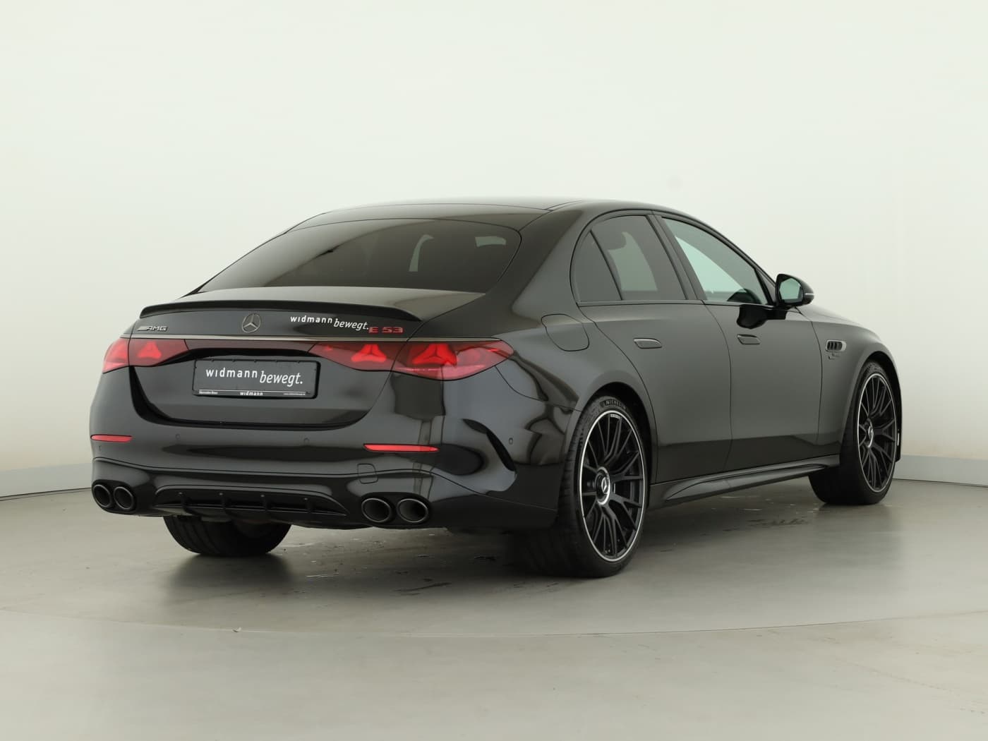 Mercedes-Benz AMG E 53 Hybrid 4MATIC+ Limousine Bild 2