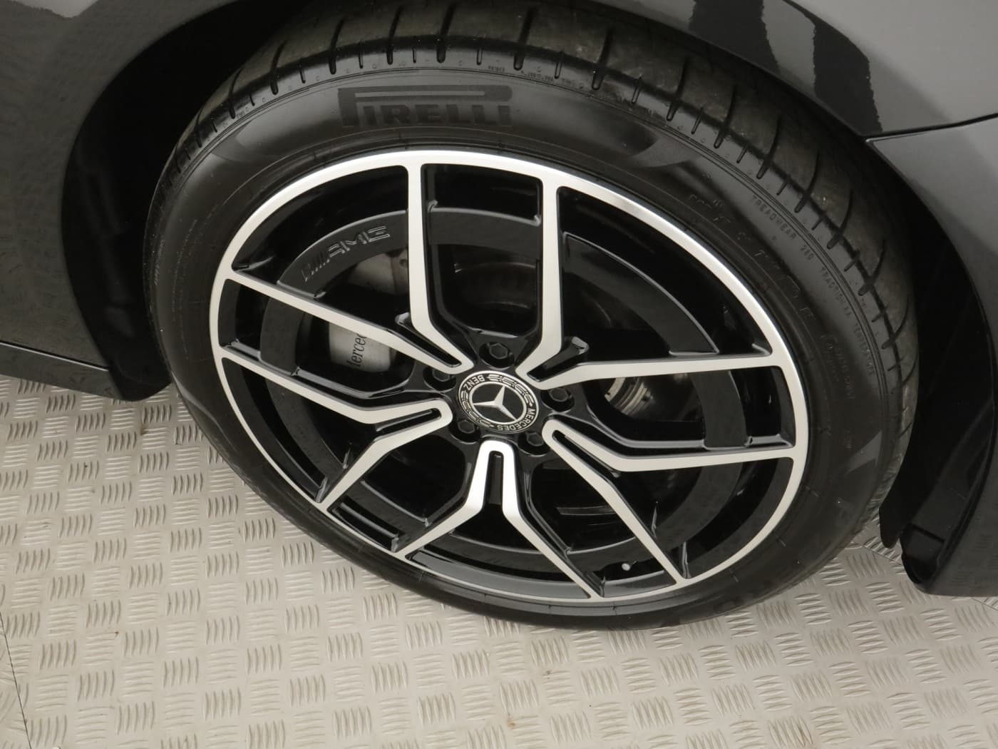 Mercedes-Benz E 300 d 4M T Bild 22
