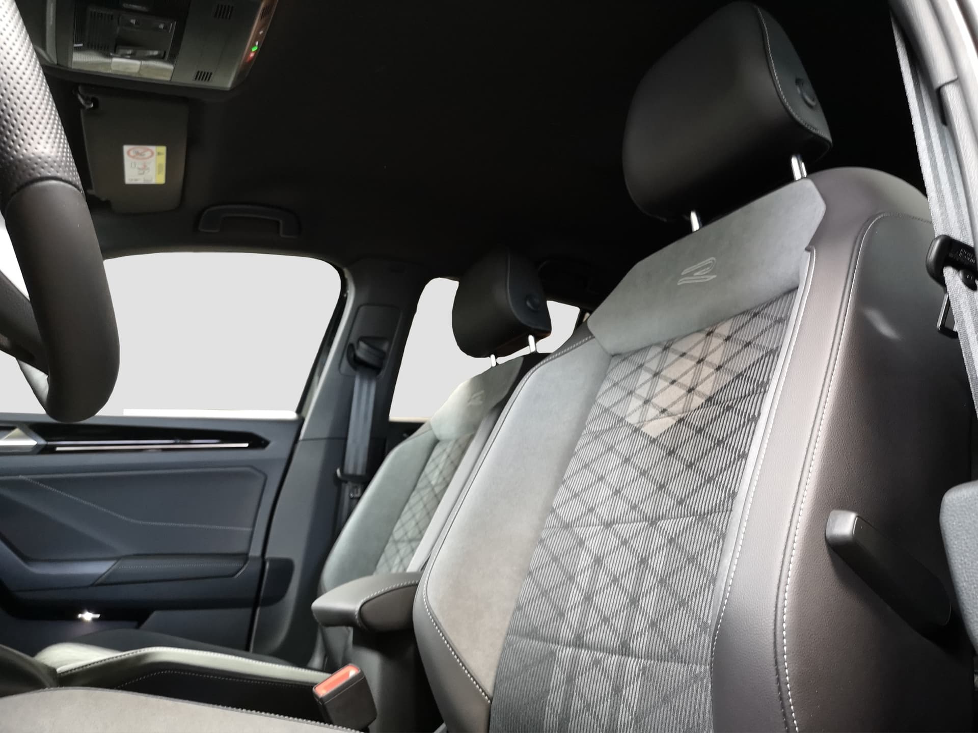 Volkswagen T-Roc R-Line 1.5 l TSI OPF DSG Bild 16