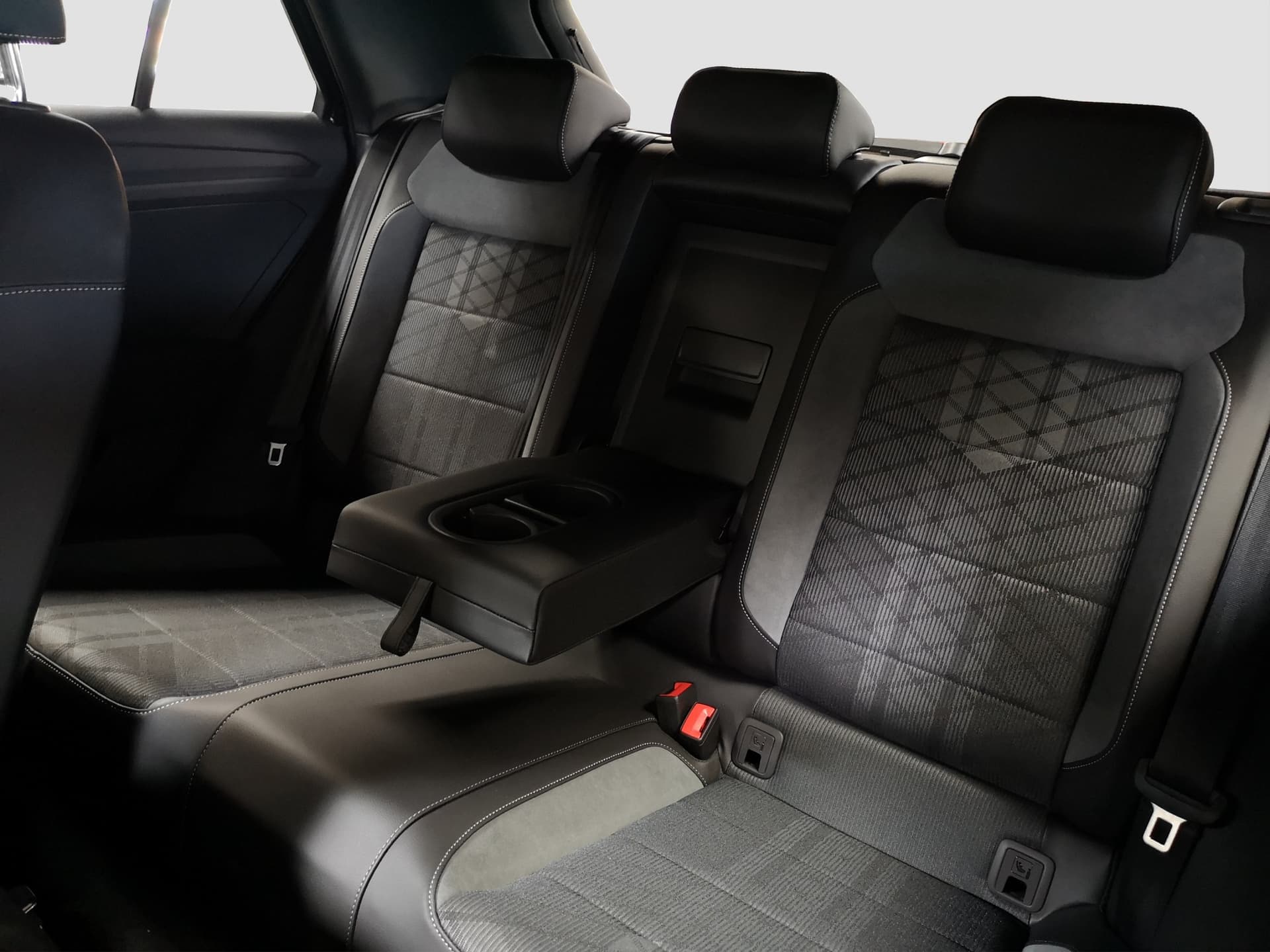 Volkswagen T-Roc R-Line 1.5 l TSI OPF DSG Bild 17