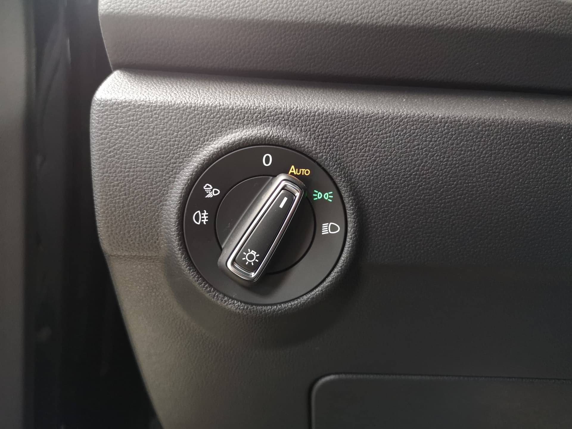 Volkswagen T-Roc R-Line 1.5 l TSI OPF DSG Bild 21