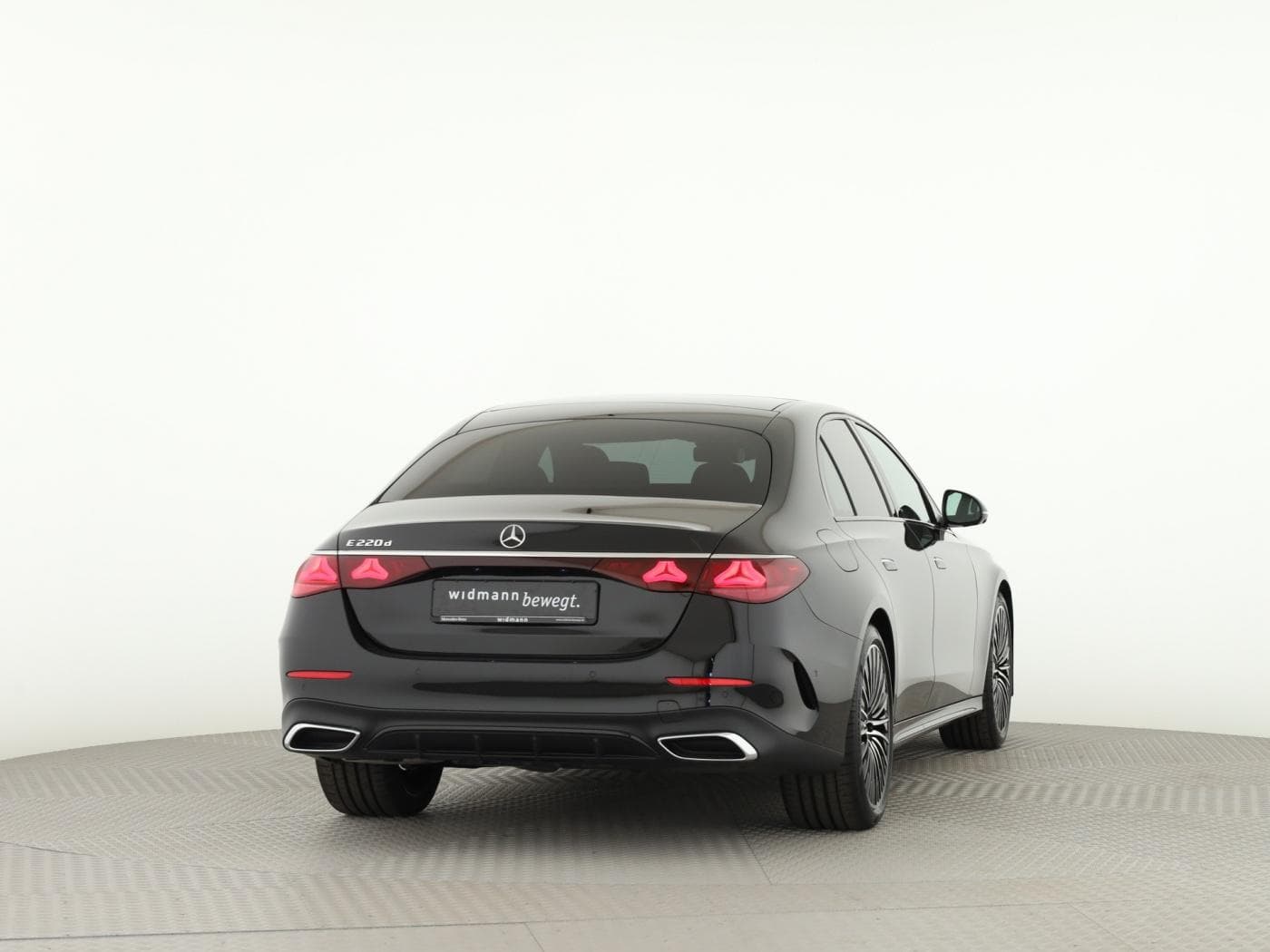 Mercedes-Benz E 220 d Limousine Bild 2