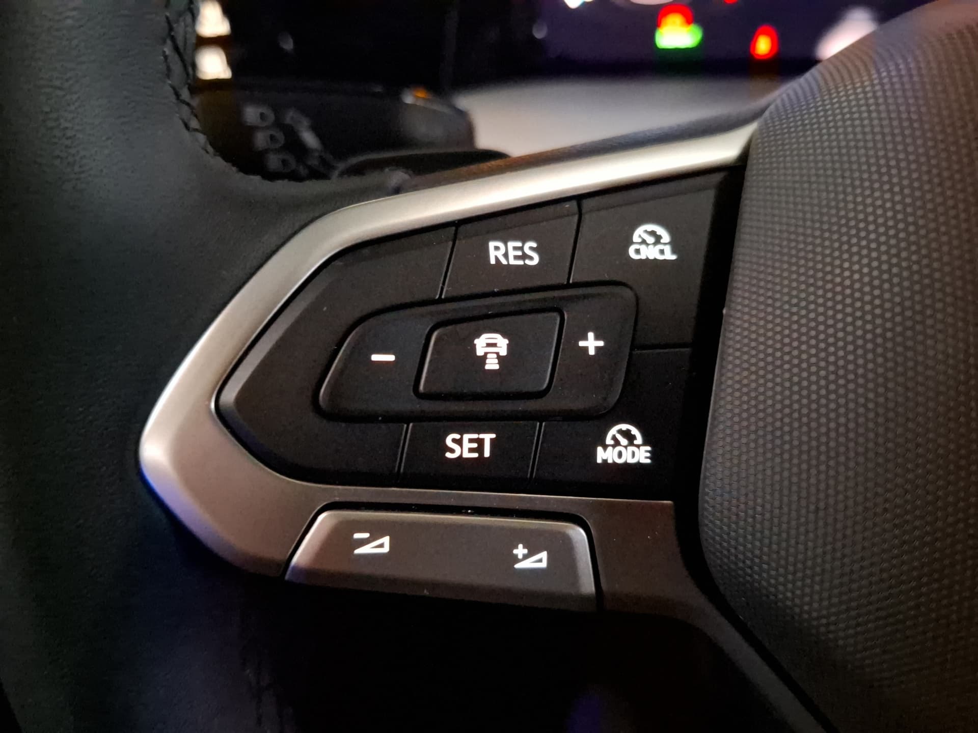 Volkswagen GOLF VARIANT 1.5 TSI 115 PS ACC Kamera Bild 23