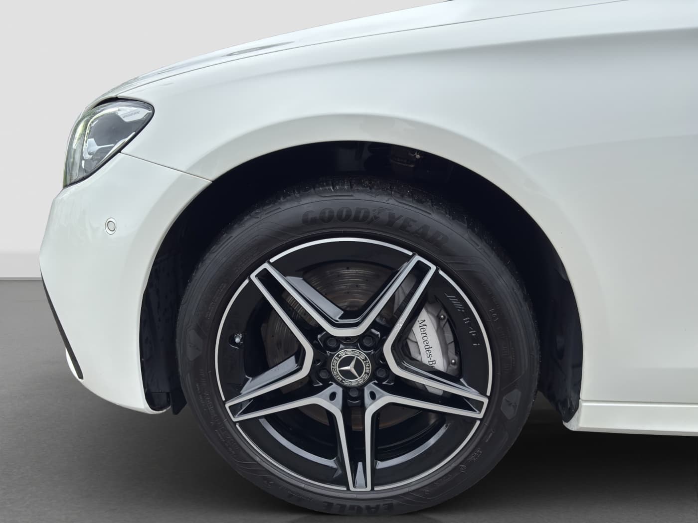 Mercedes-Benz E 300 de 4M T Bild 19
