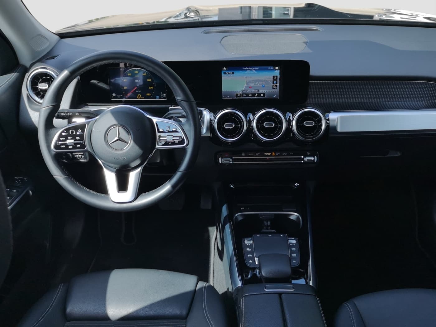 Mercedes-Benz GLB 180 d Bild 9