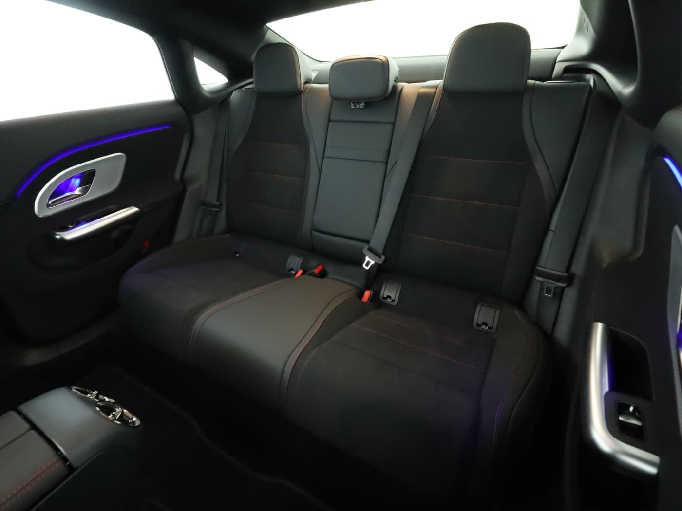 Mercedes-Benz CLA 350 4MATIC mit EQ Technologie Bild 18