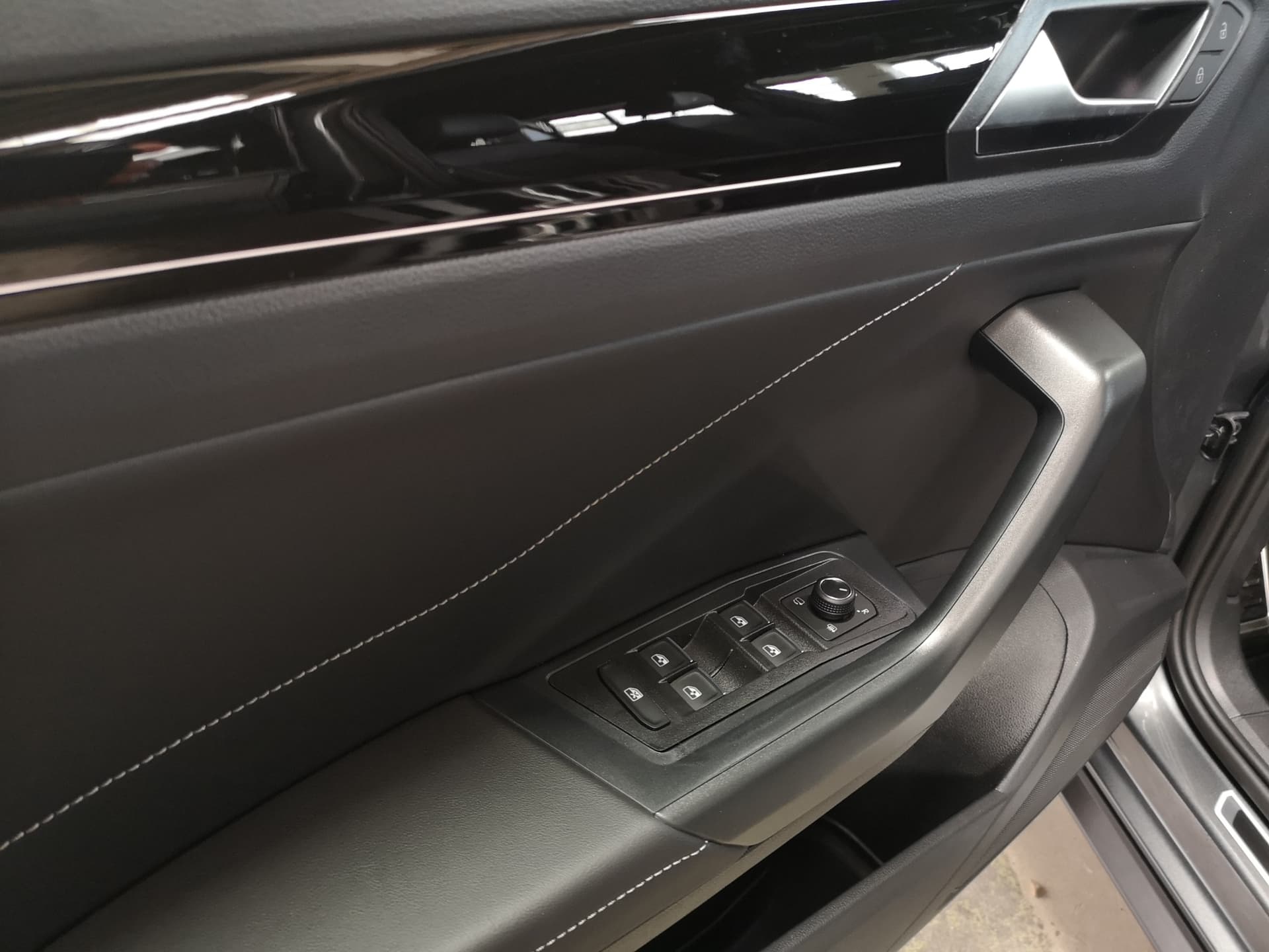 Volkswagen T-Roc R-Line 1.5 l TSI OPF DSG Bild 18