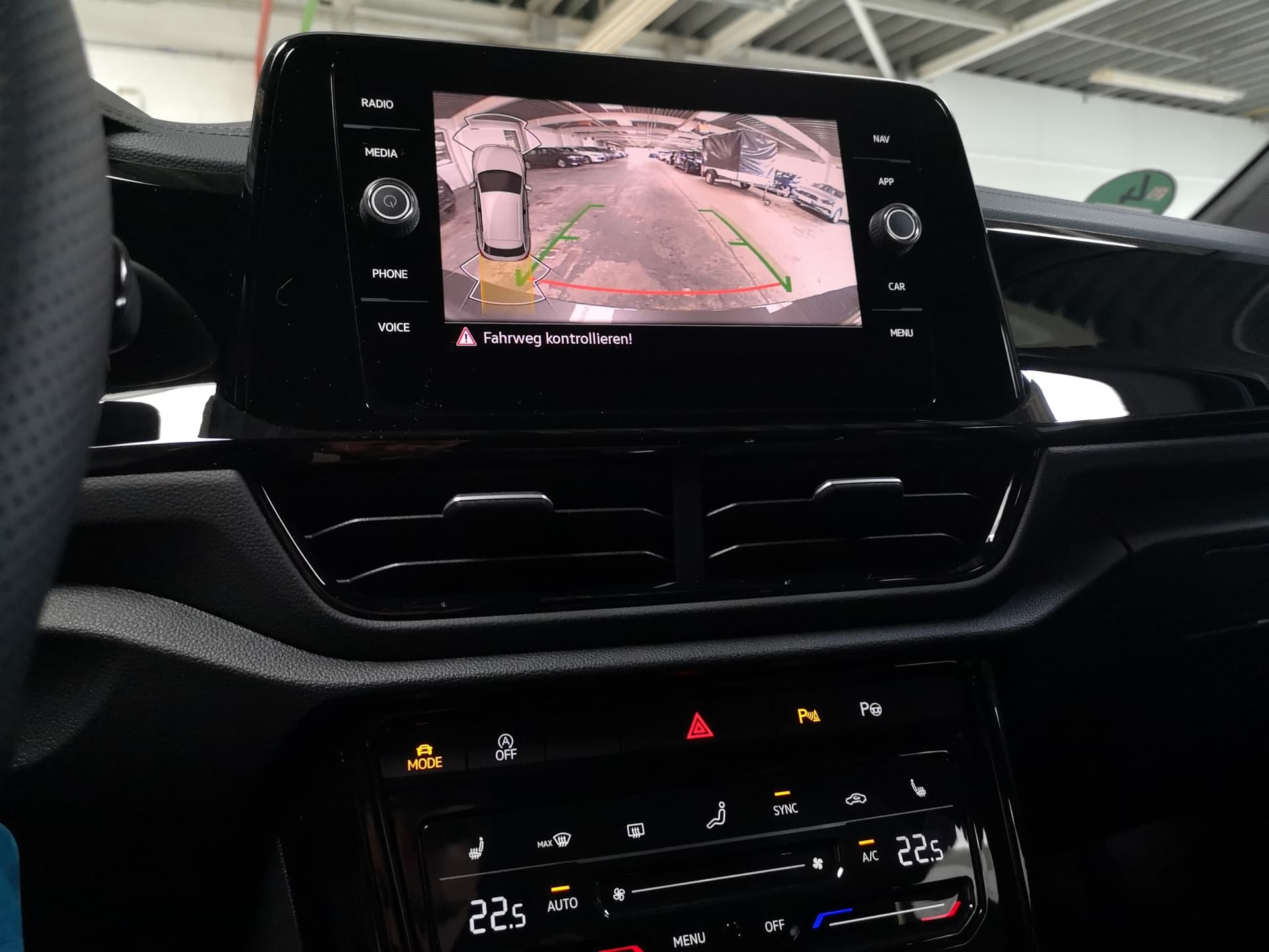 Volkswagen T-Roc R-Line 1.5 l TSI OPF DSG Bild 25