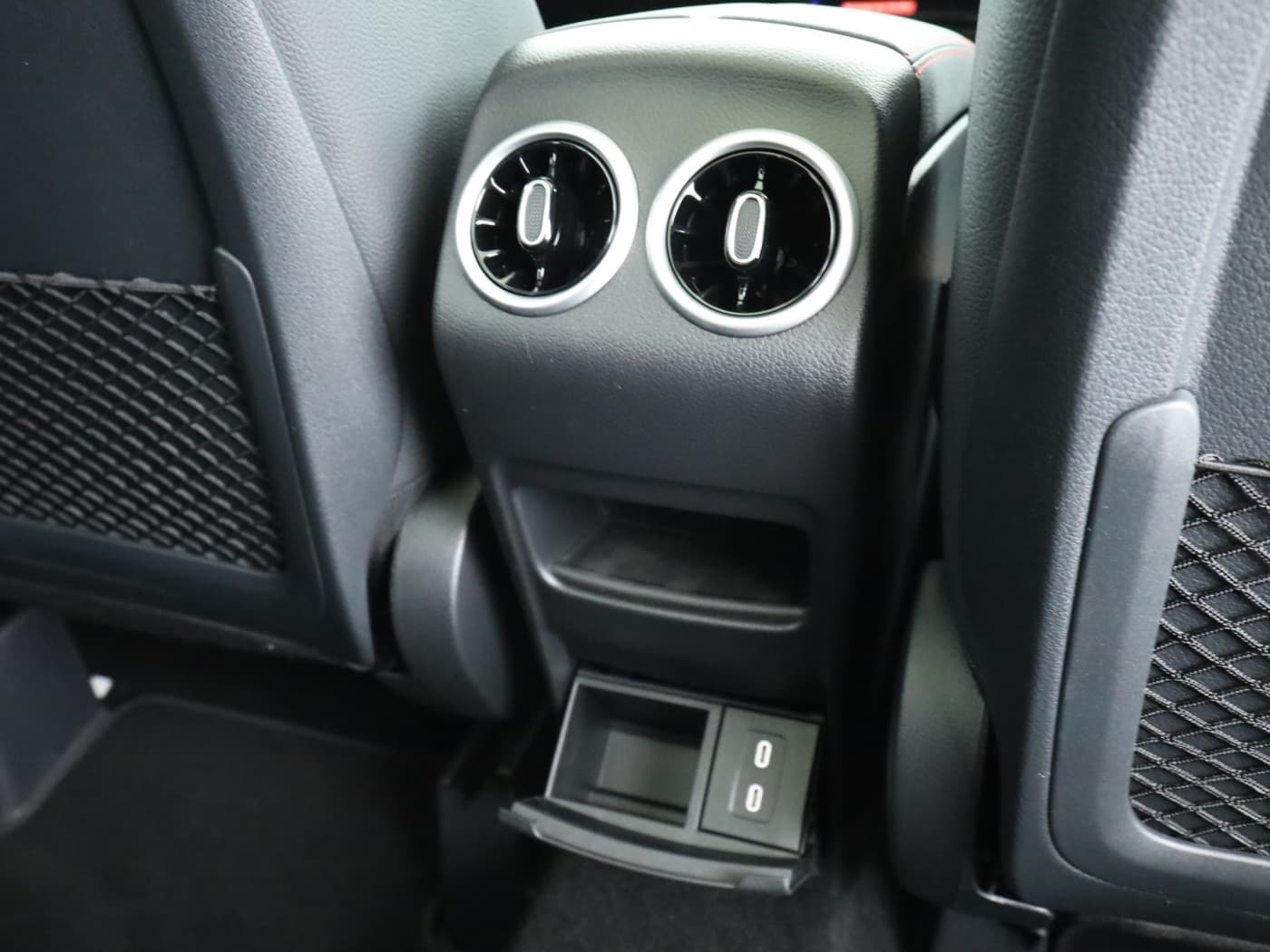 Mercedes-Benz GLA 250 4MATIC Bild 24