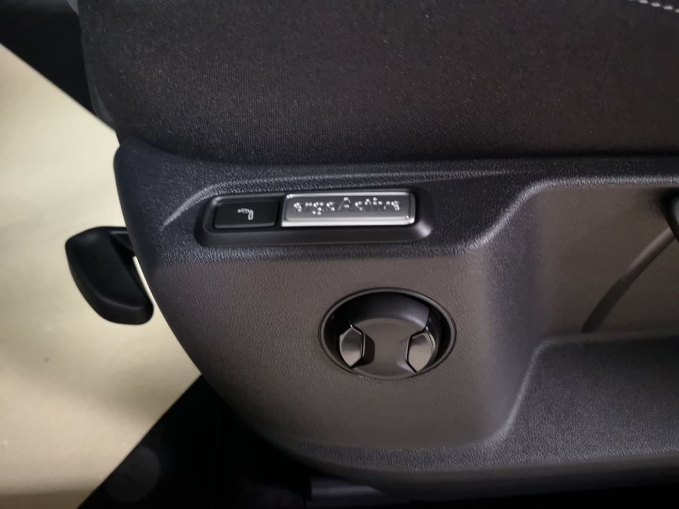 Volkswagen T-Roc R-Line 1.5 l TSI OPF DSG Bild 18