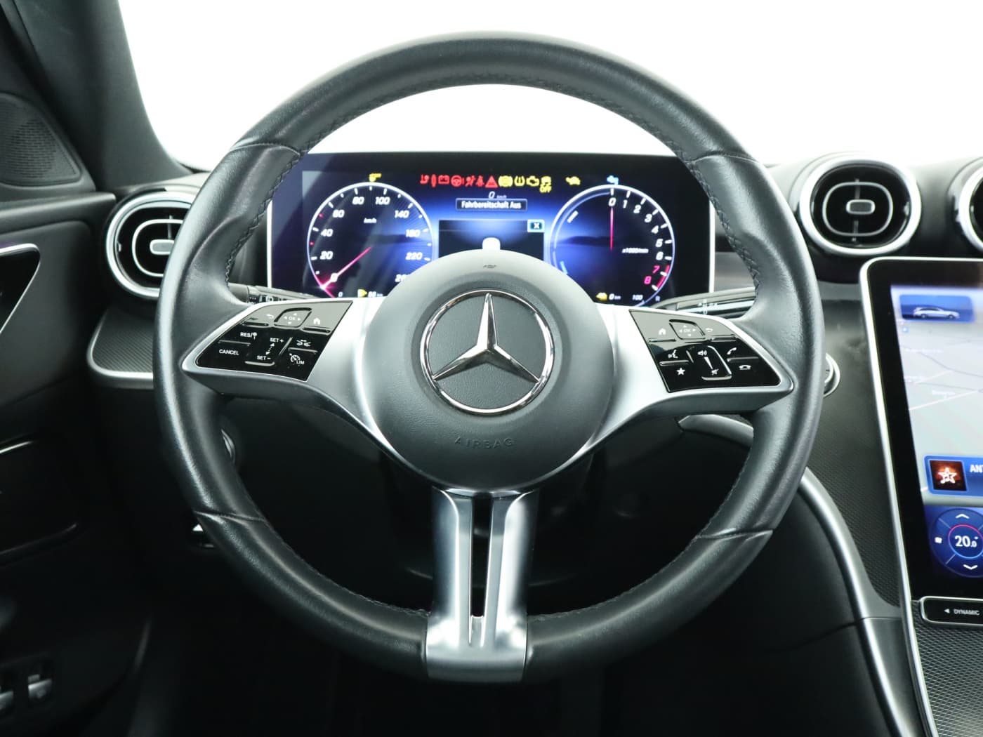 Mercedes-Benz C 300 e T Bild 11