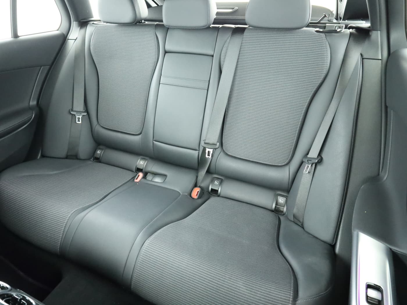 Mercedes-Benz C 300 e T Bild 18