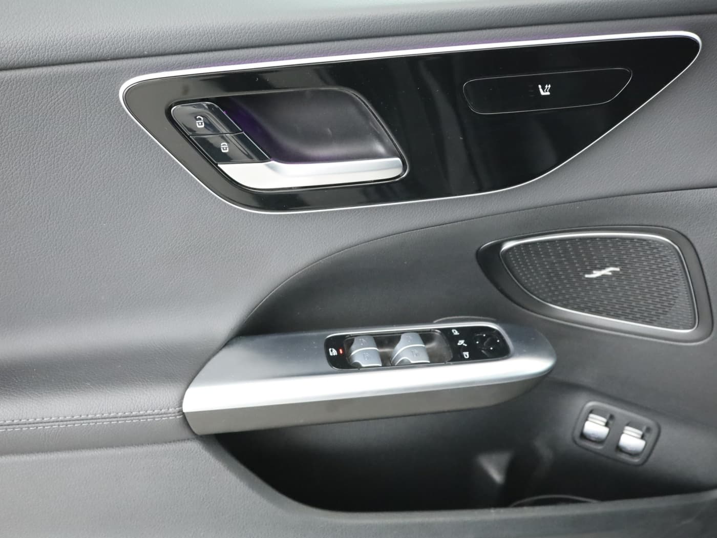 Mercedes-Benz C 300 e T Bild 20