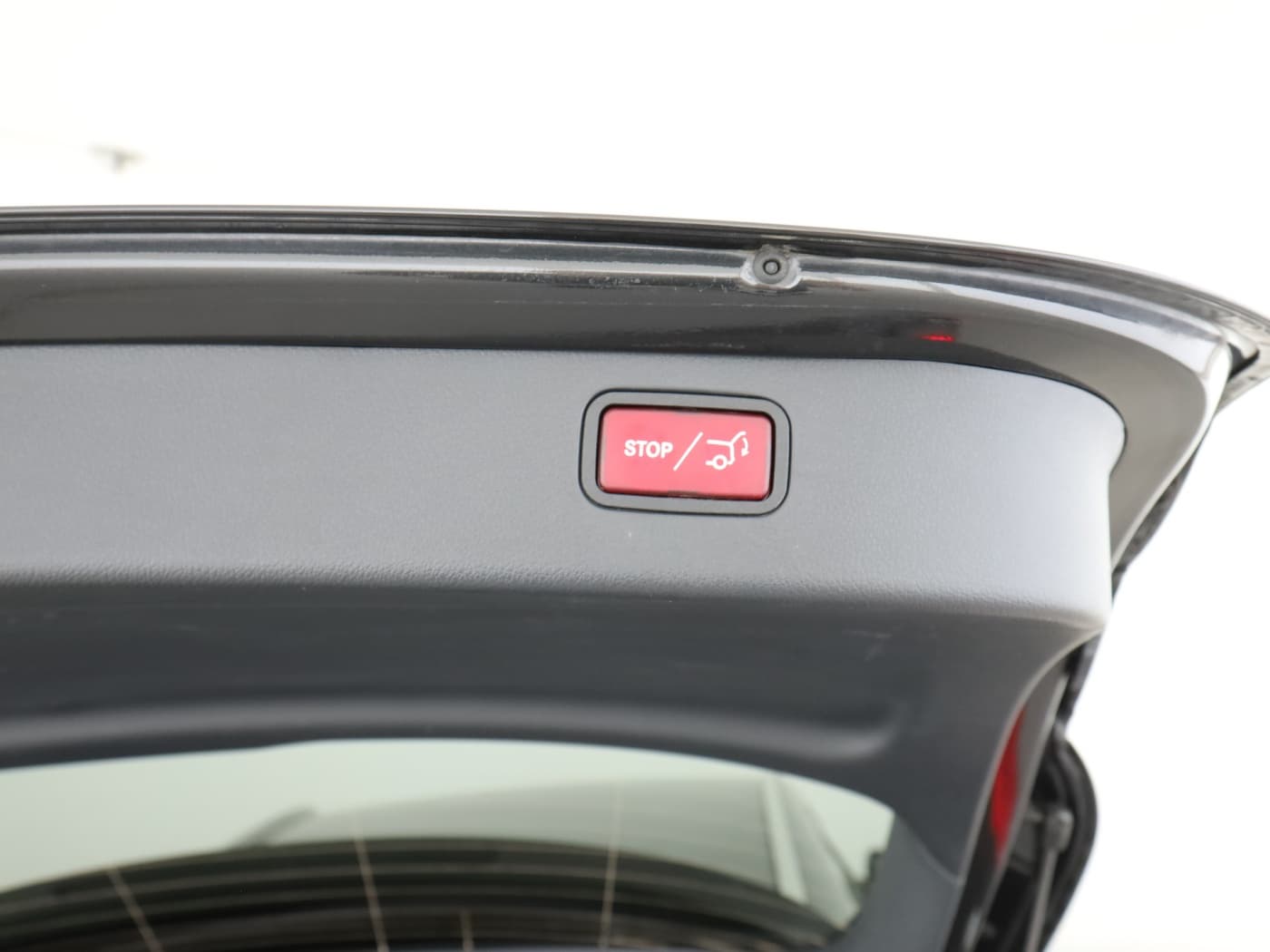 Mercedes-Benz C 300 e T Bild 24
