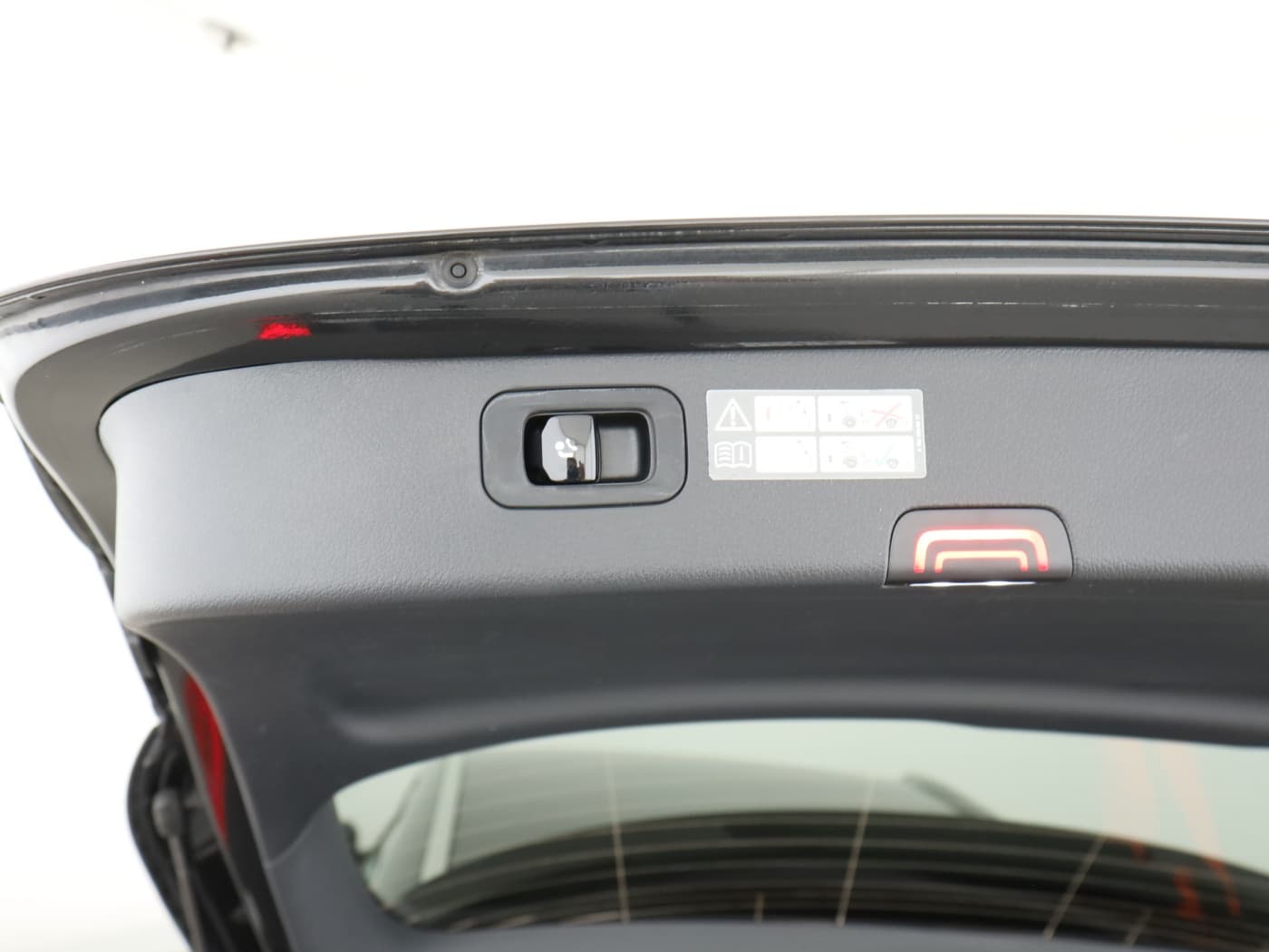 Mercedes-Benz C 300 e T Bild 25