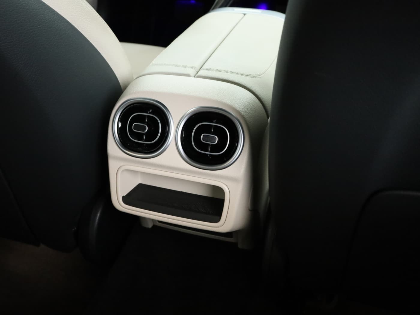 Mercedes-Benz C 300 e T Bild 23