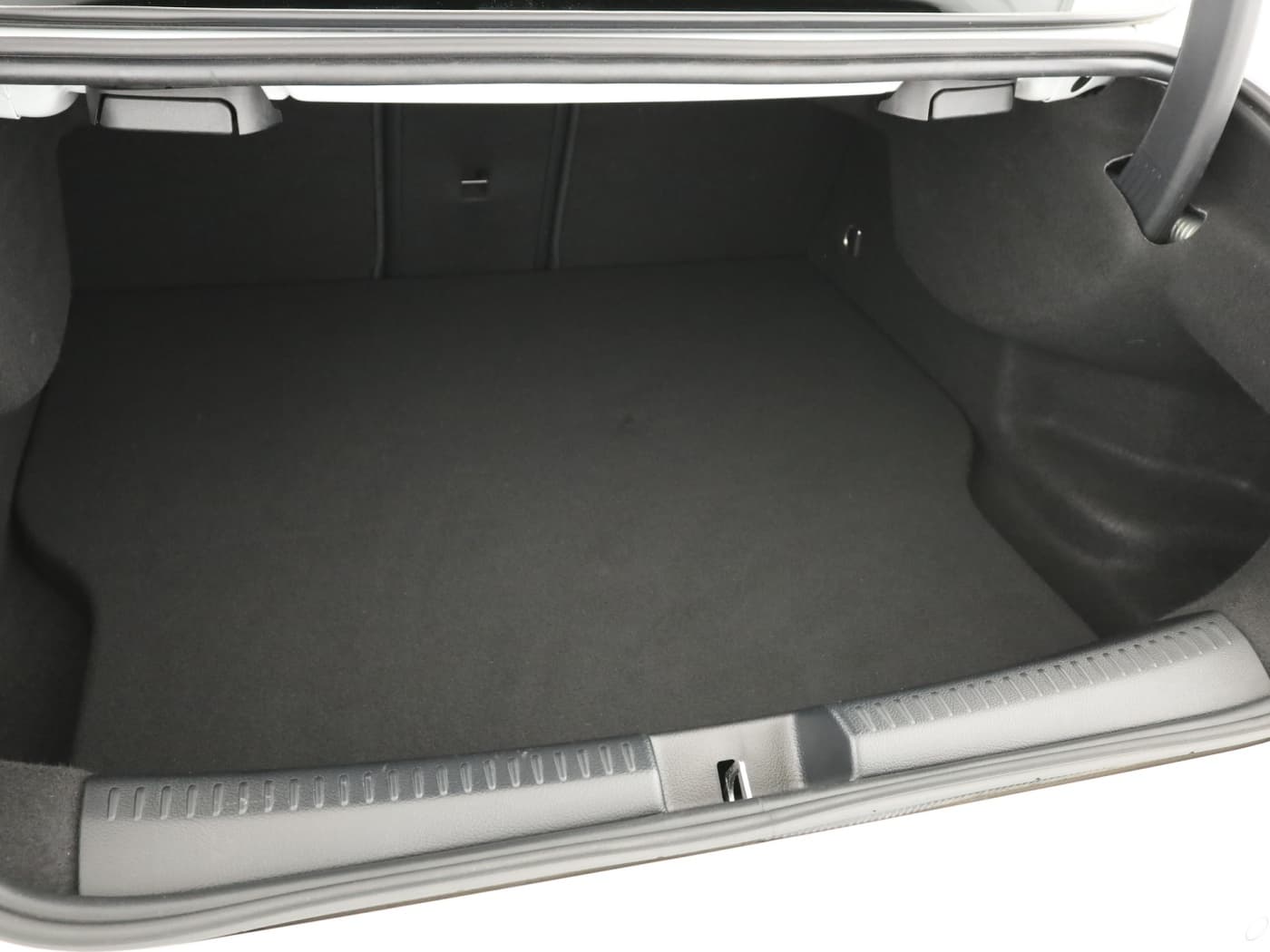 Mercedes-Benz CLA 250 e Bild 22