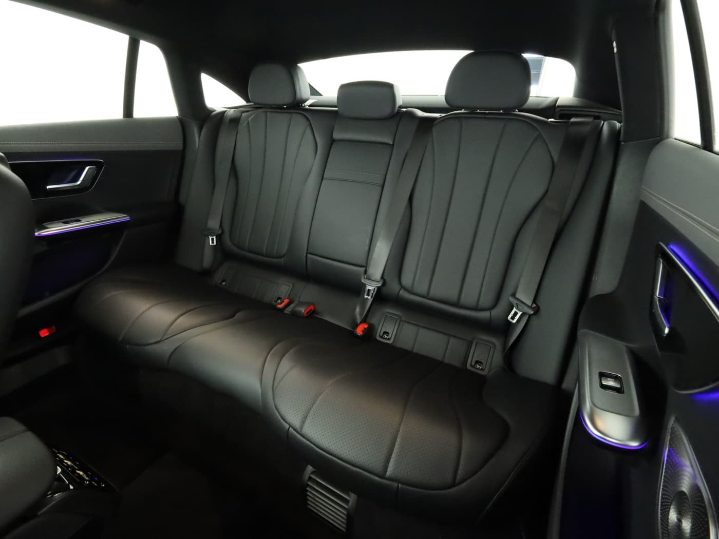Mercedes-Benz EQE 350 4M Bild 18