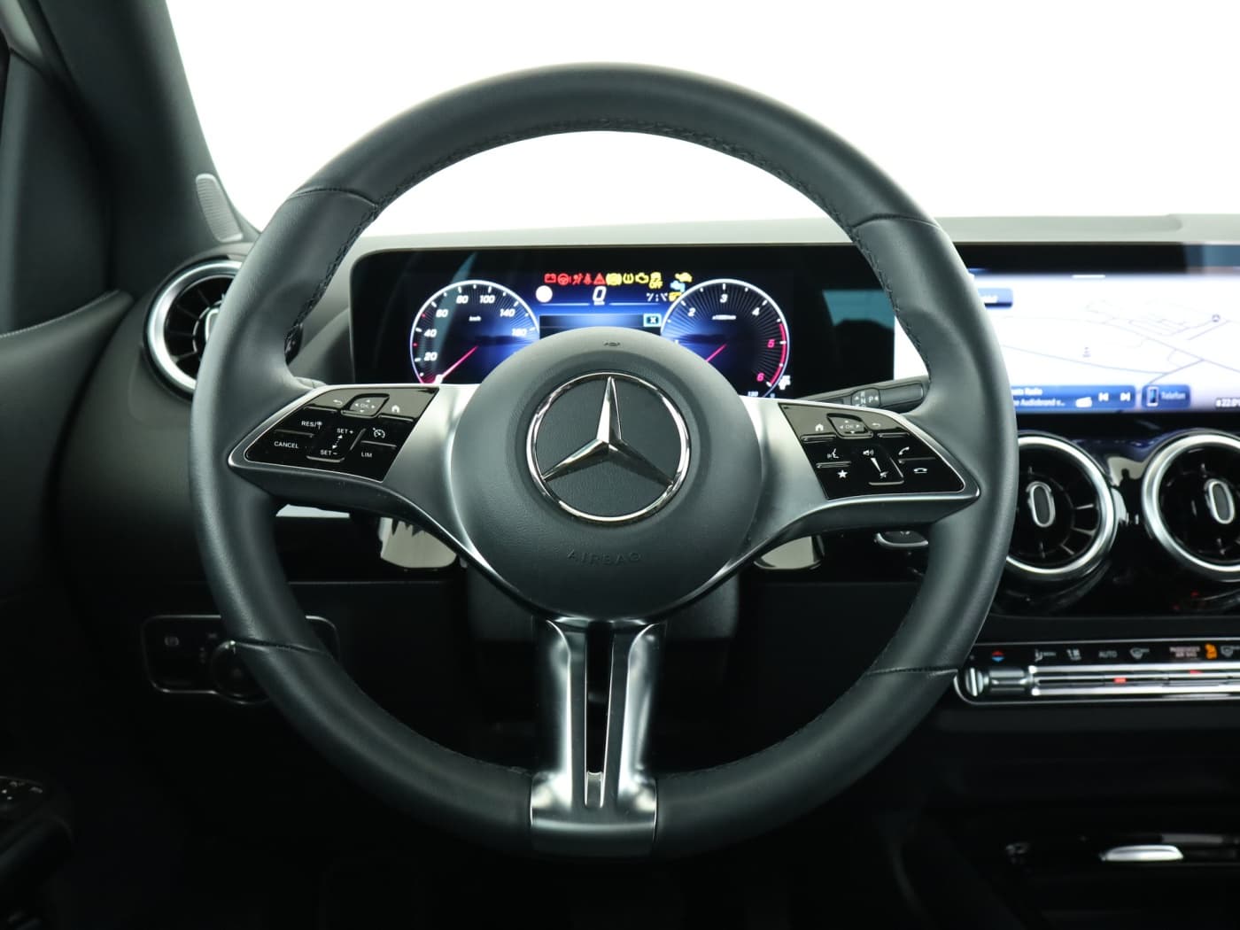 Mercedes-Benz B 180 d Bild 11
