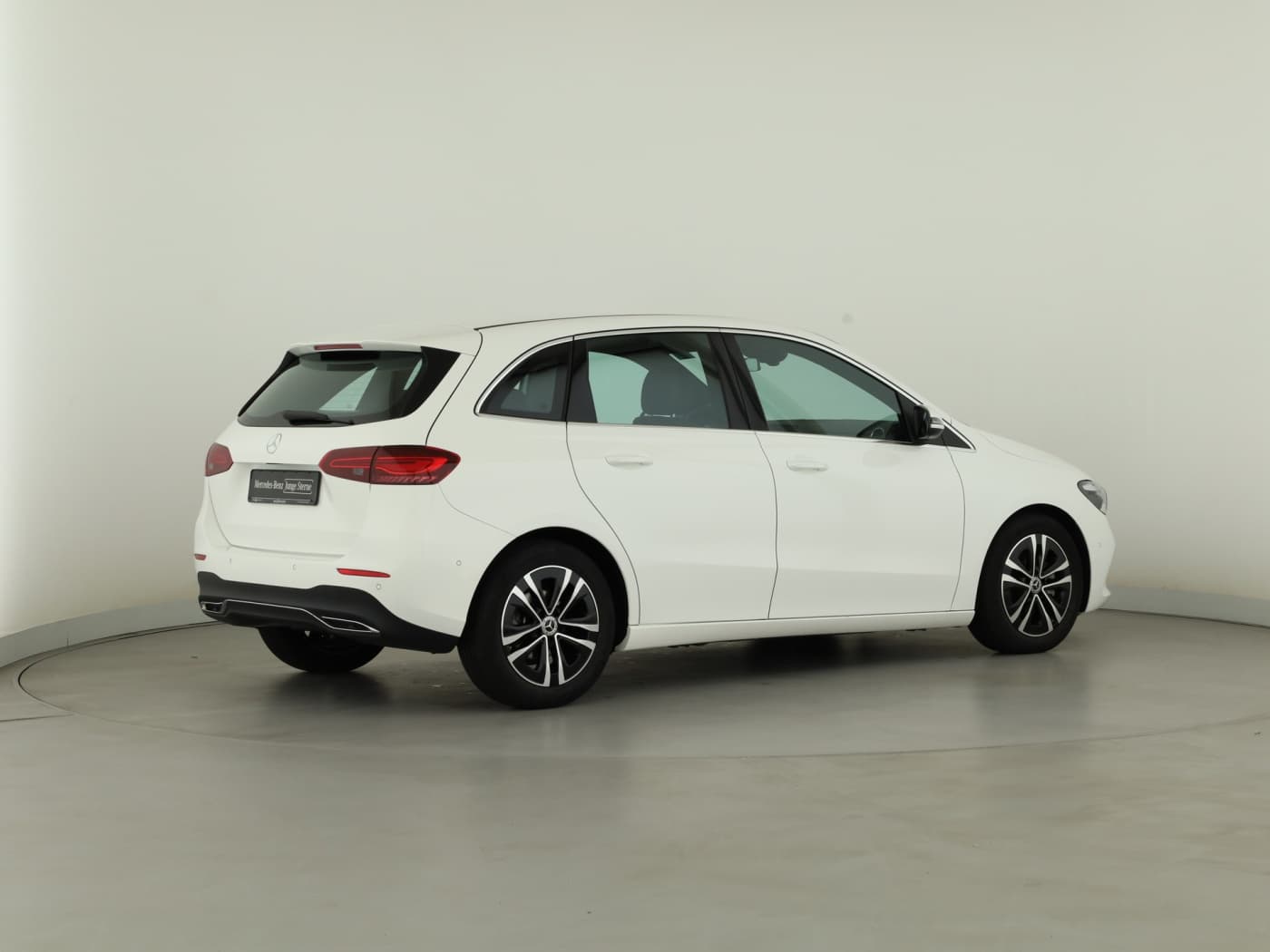 Mercedes-Benz B 180 d Bild 6