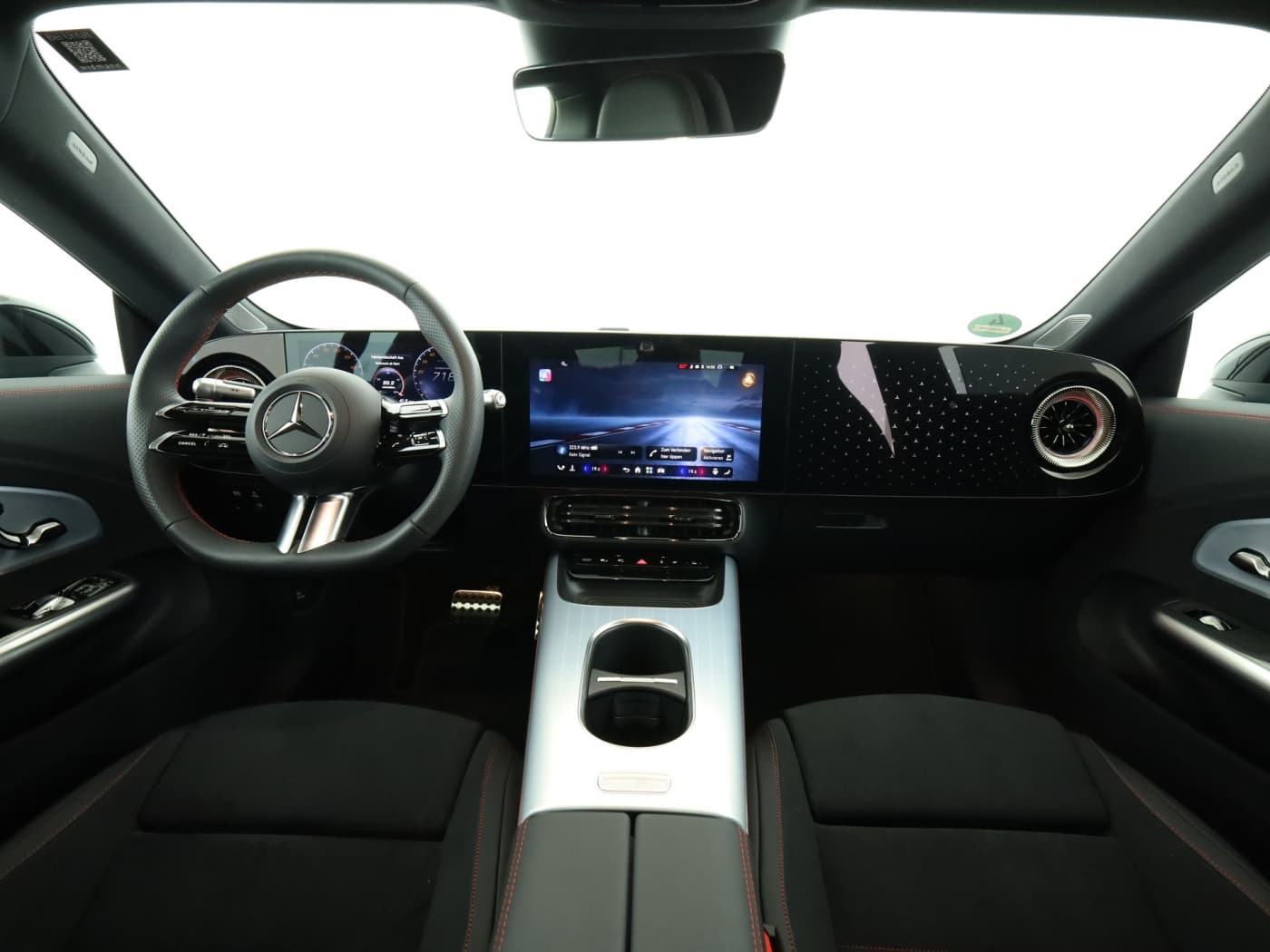 Mercedes-Benz CLA 250+EQ Bild 19