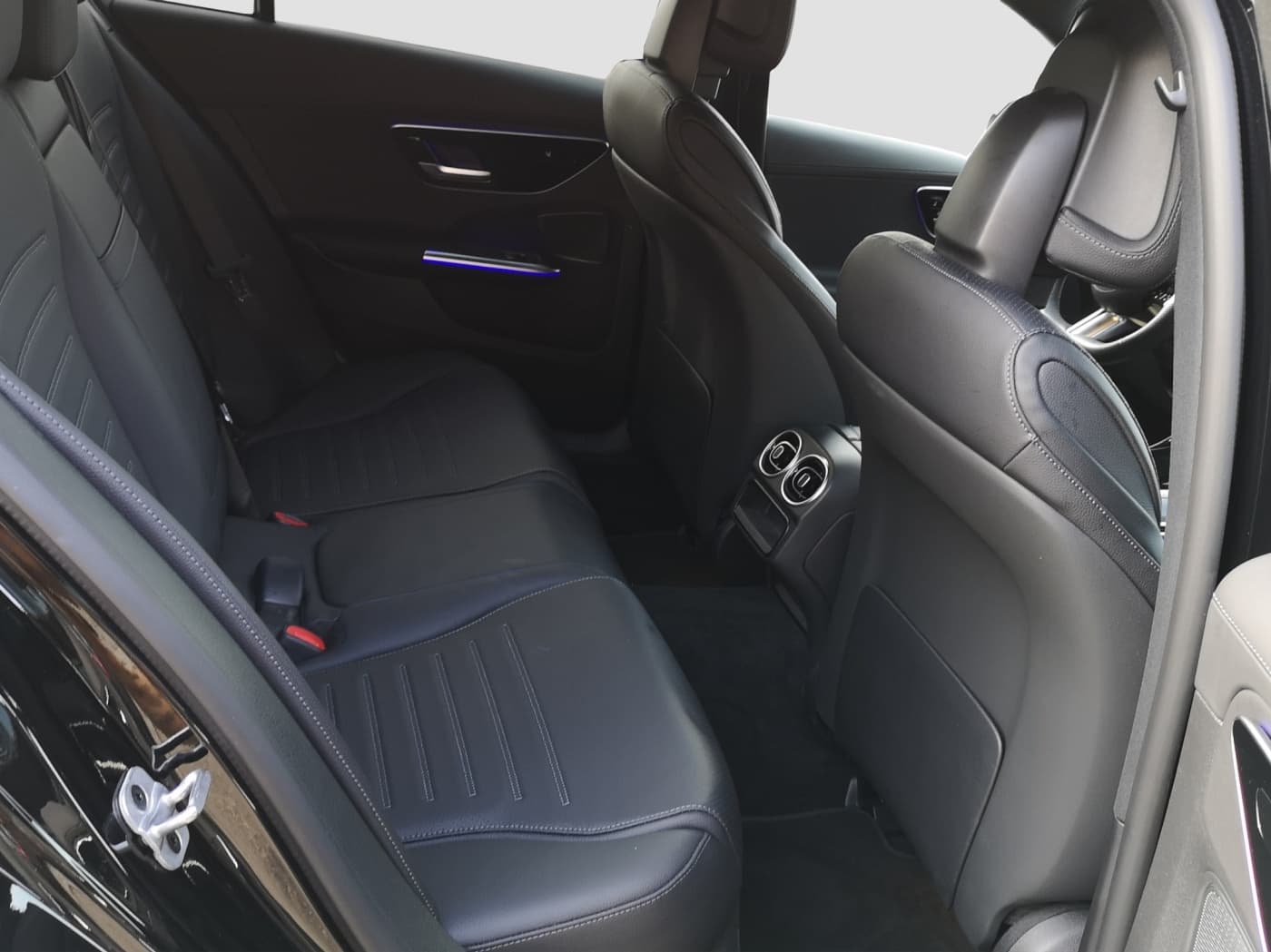 Mercedes-Benz C 300 e T Bild 16