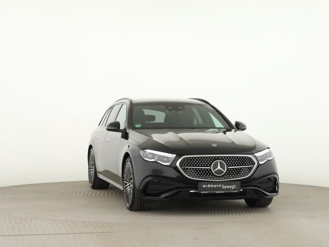 Mercedes-Benz E 220 d 4MATIC T-Modell Bild 3