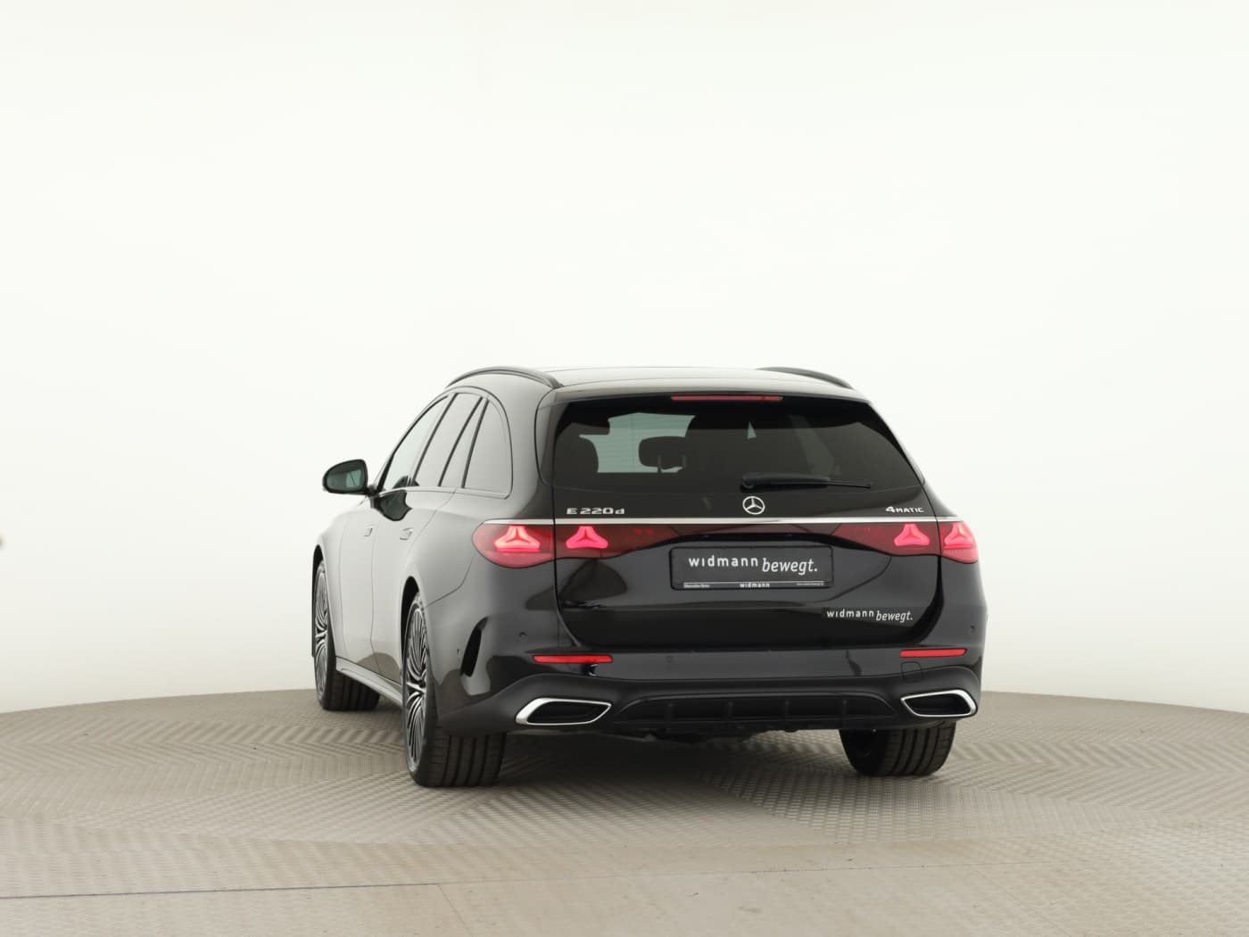 Mercedes-Benz E 220 d 4MATIC T-Modell Bild 4