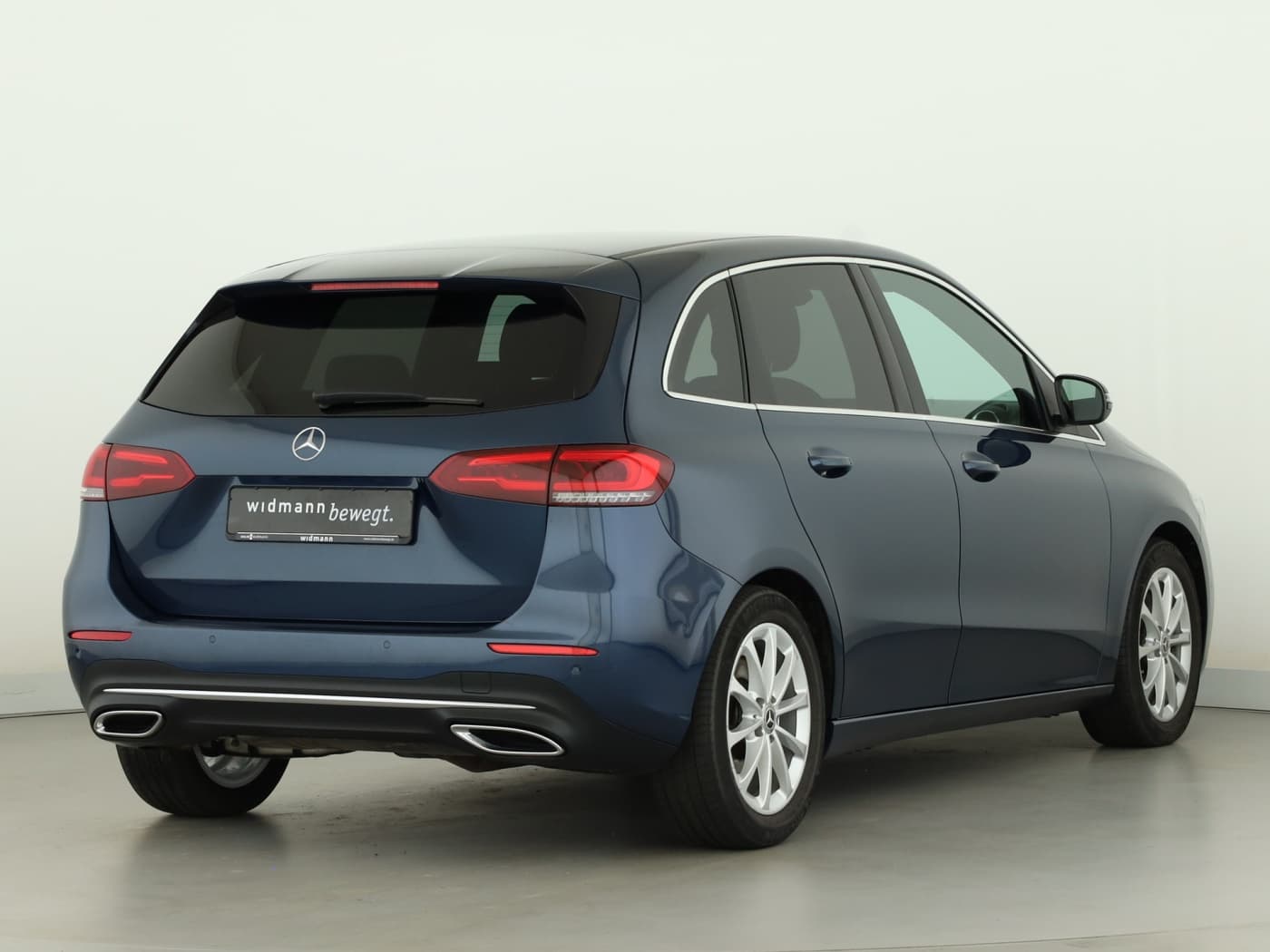 Mercedes-Benz B 220 4M Bild 2