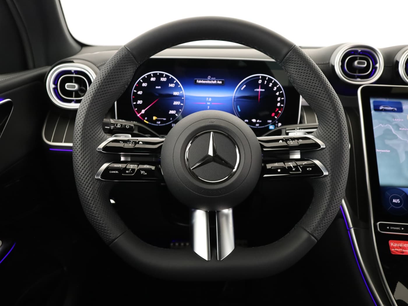 Mercedes-Benz GLC 300 e 4MATIC mit EQ Hybrid Technologie Bild 11