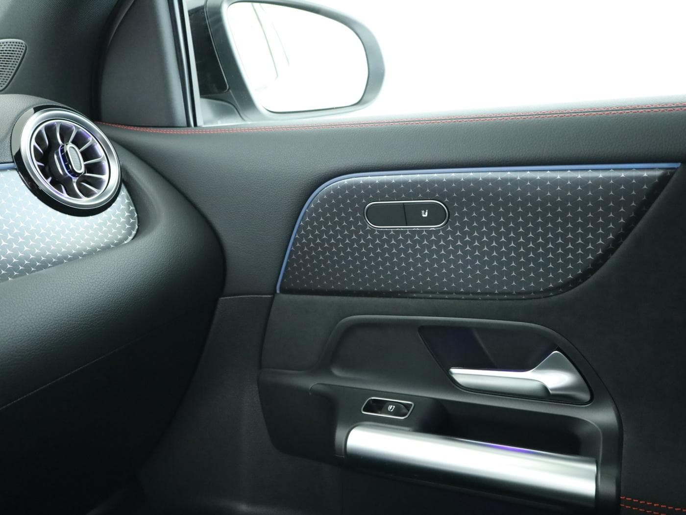 Mercedes-Benz GLA 180 Bild 16