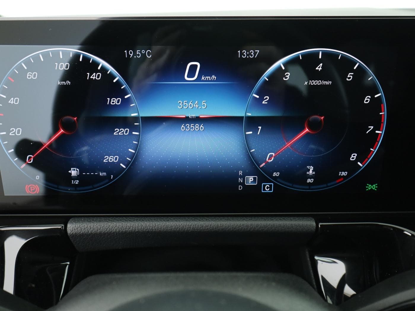 Mercedes-Benz GLA 200 4M Bild 12