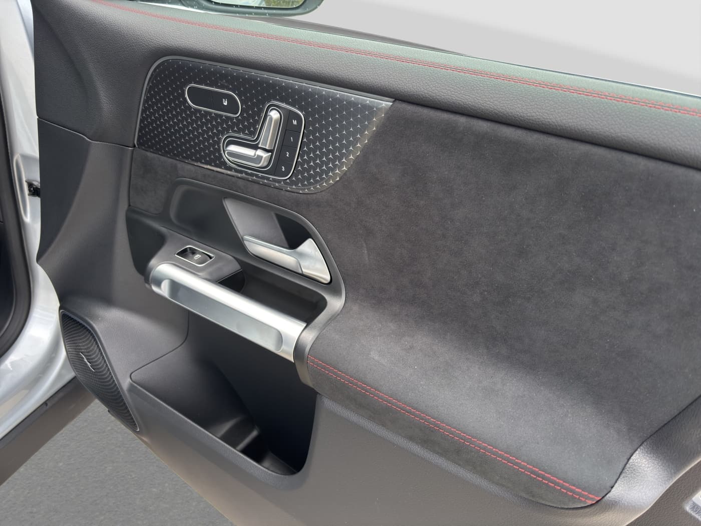 Mercedes-Benz EQB 300 4M Bild 14